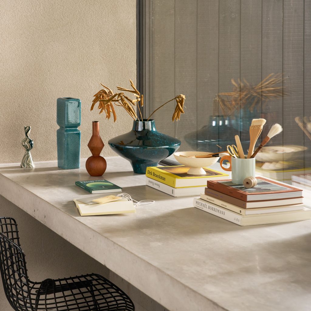 Kerzenhalter aus Keramik VENDT weiß mit grünem Akzent