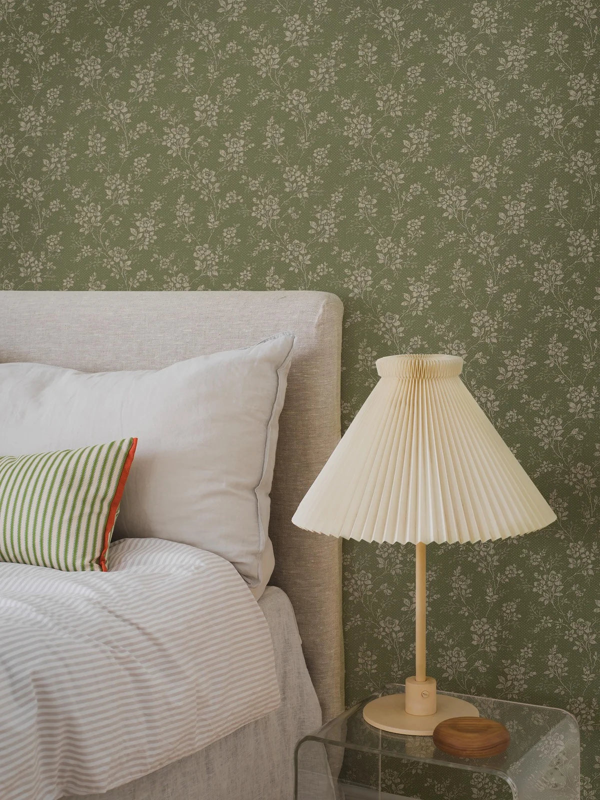 Tapete mit floralem Muster HIP ROSE grün