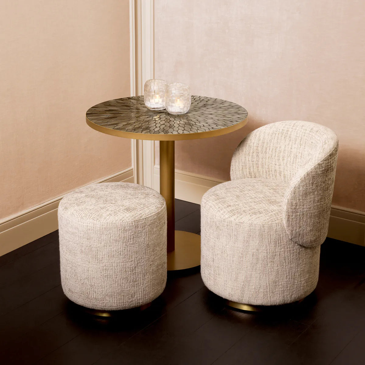 Greer Beige Pouf mit einer goldenen Basis