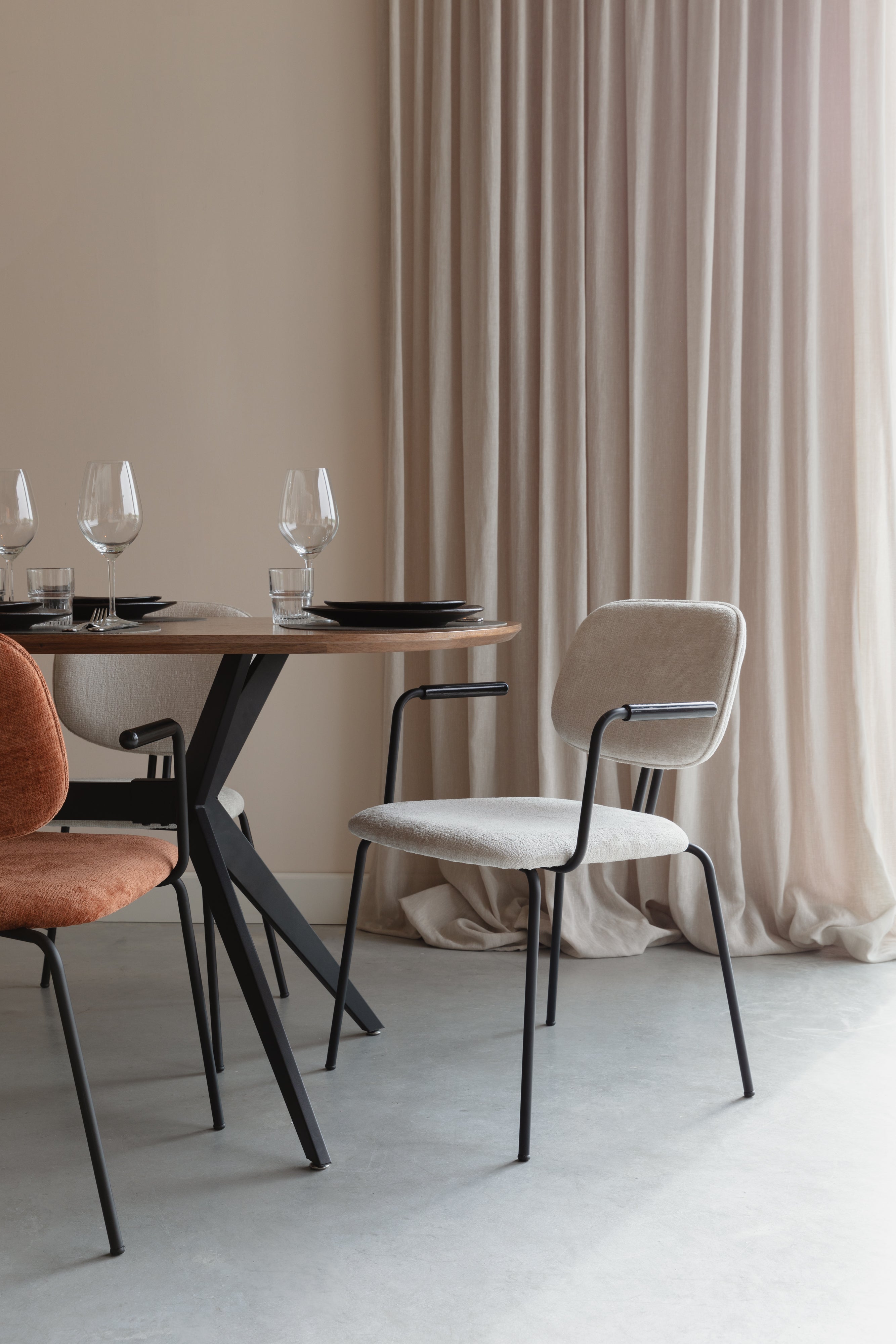 BOUTON Armchair in White with Black Base