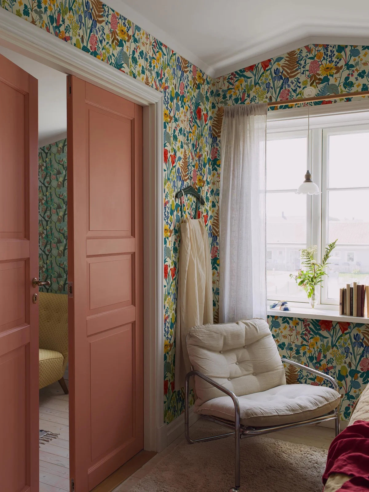 Tapete mit Pflanzenmotiv STUGRABATT beige mit Blau