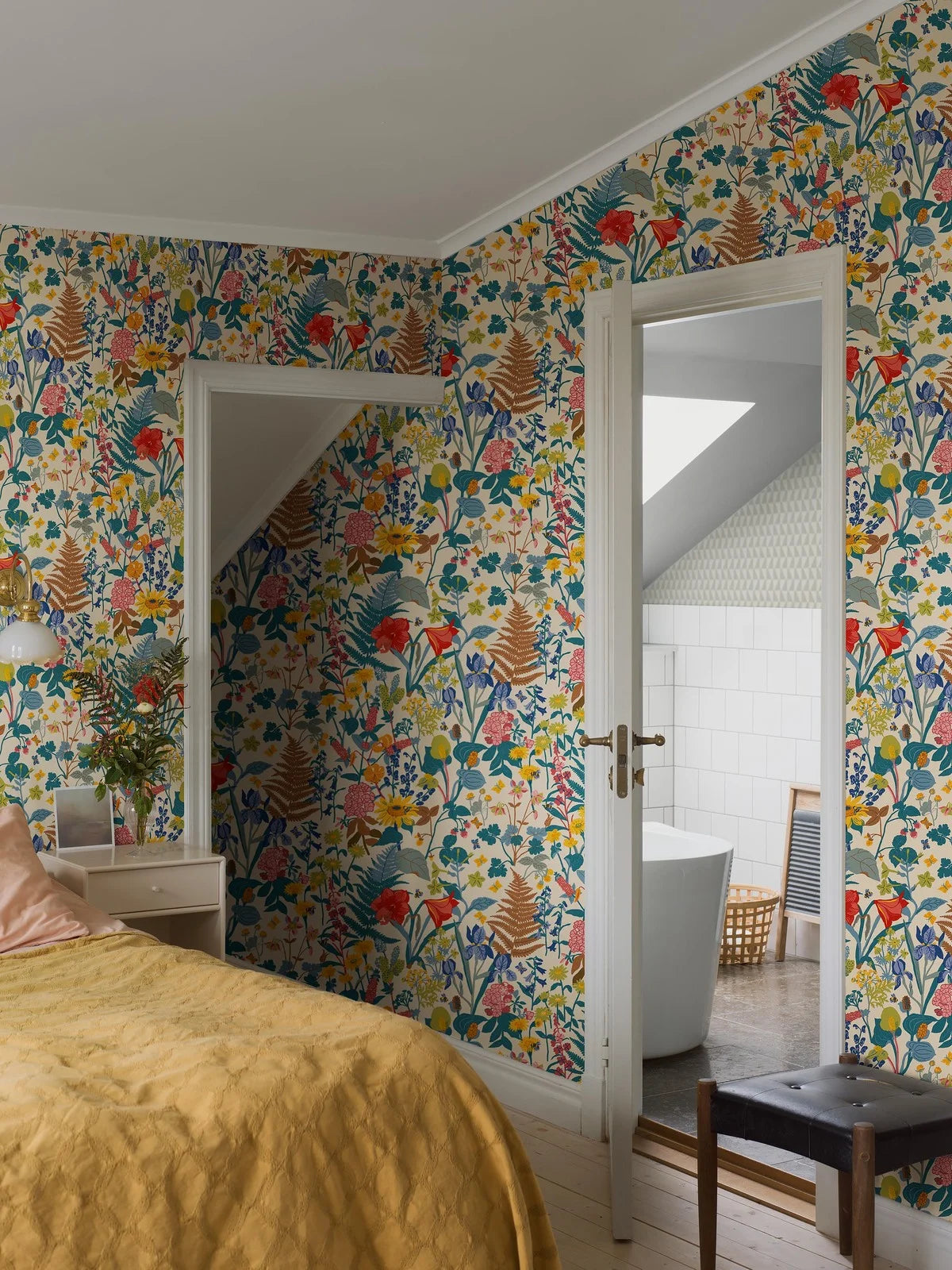 Tapete mit Pflanzenmotiv STUGRABATT beige mit Blau