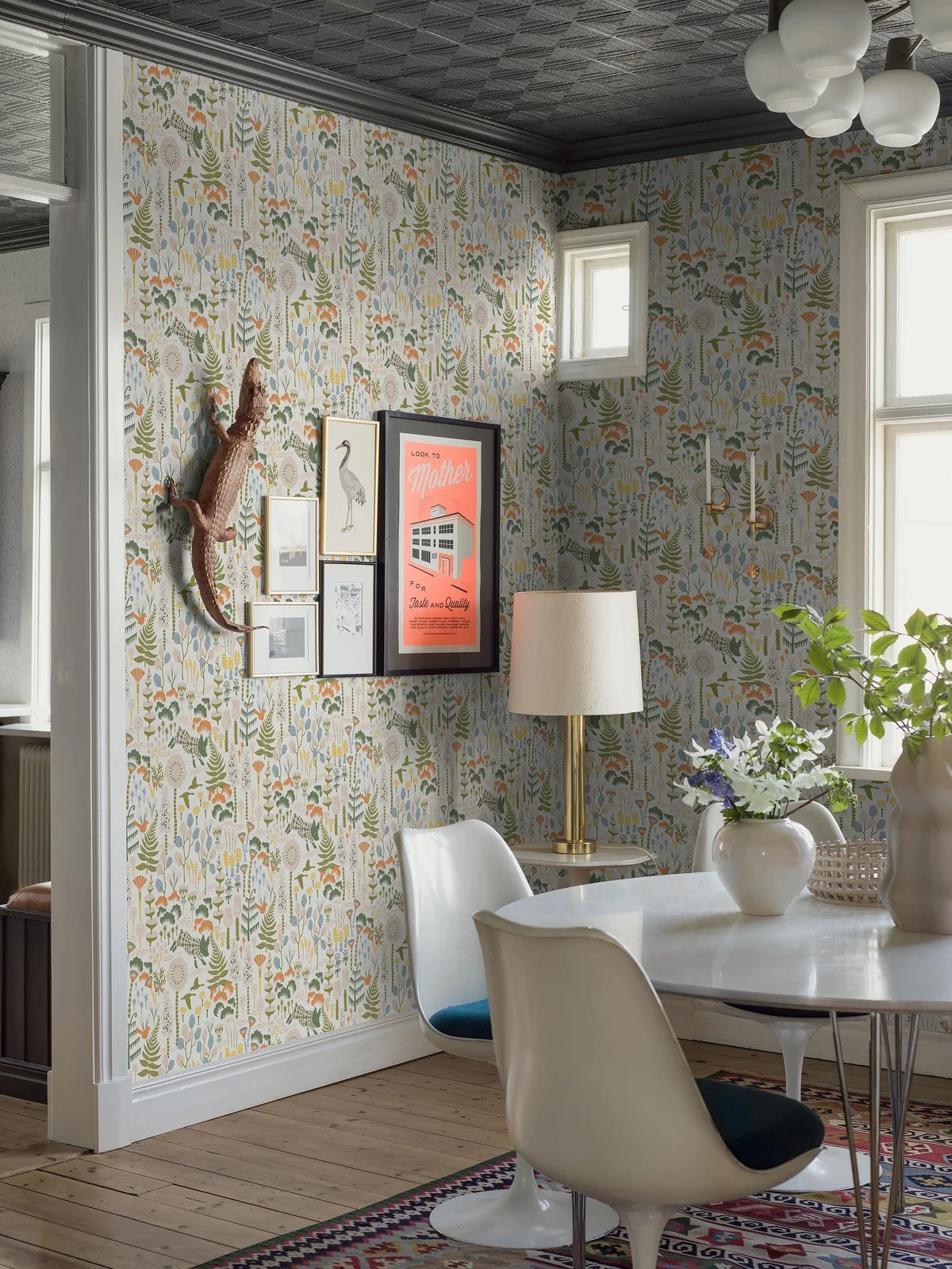 Vlies-Tapete mit pflanzlichem Muster HANNA WERNING HOPPMOSSE weiß mit grün