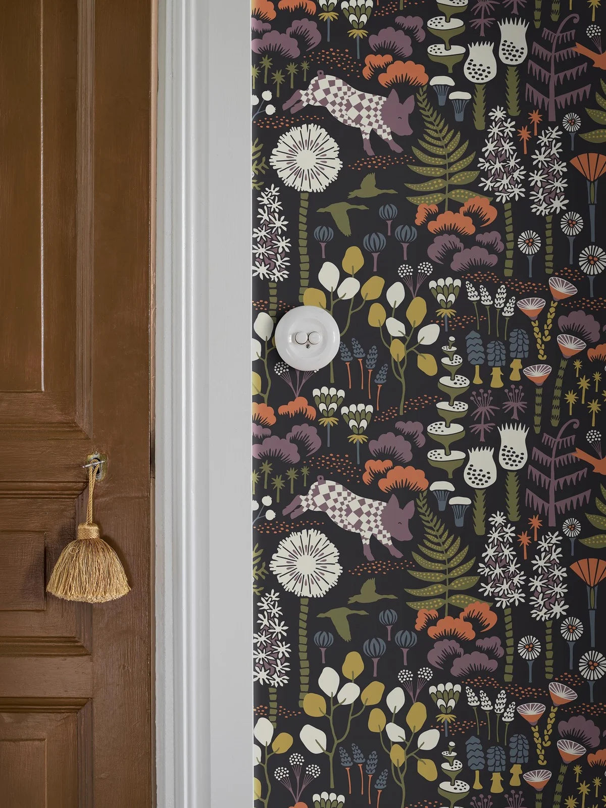 Vlies-Tapete mit pflanzlichem Muster HANNA WERNING HOPPMOSSE schwarz