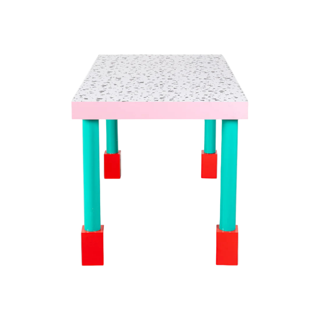 Tisch SUPERTABLE TERRAZZO rosa mit türkisfarbenem Akzent