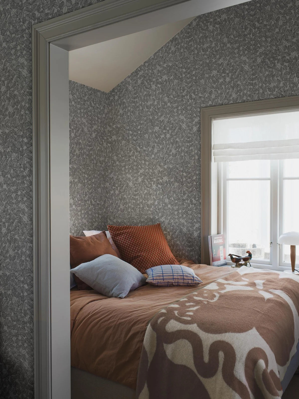 Tapete mit pflanzlichem Blattmuster ROMANS grau