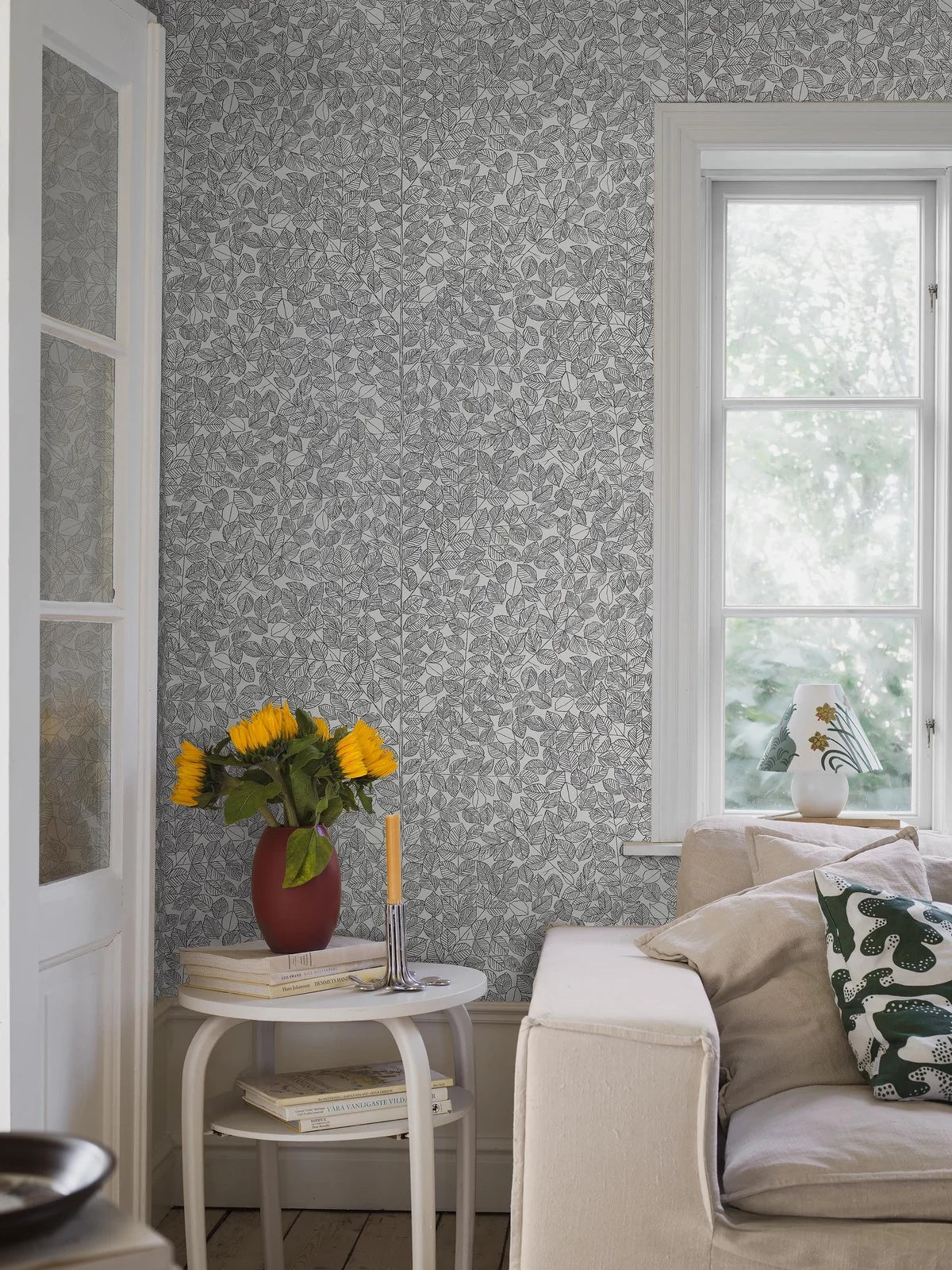 Tapete mit pflanzlichem Blattmuster ROMANS grau