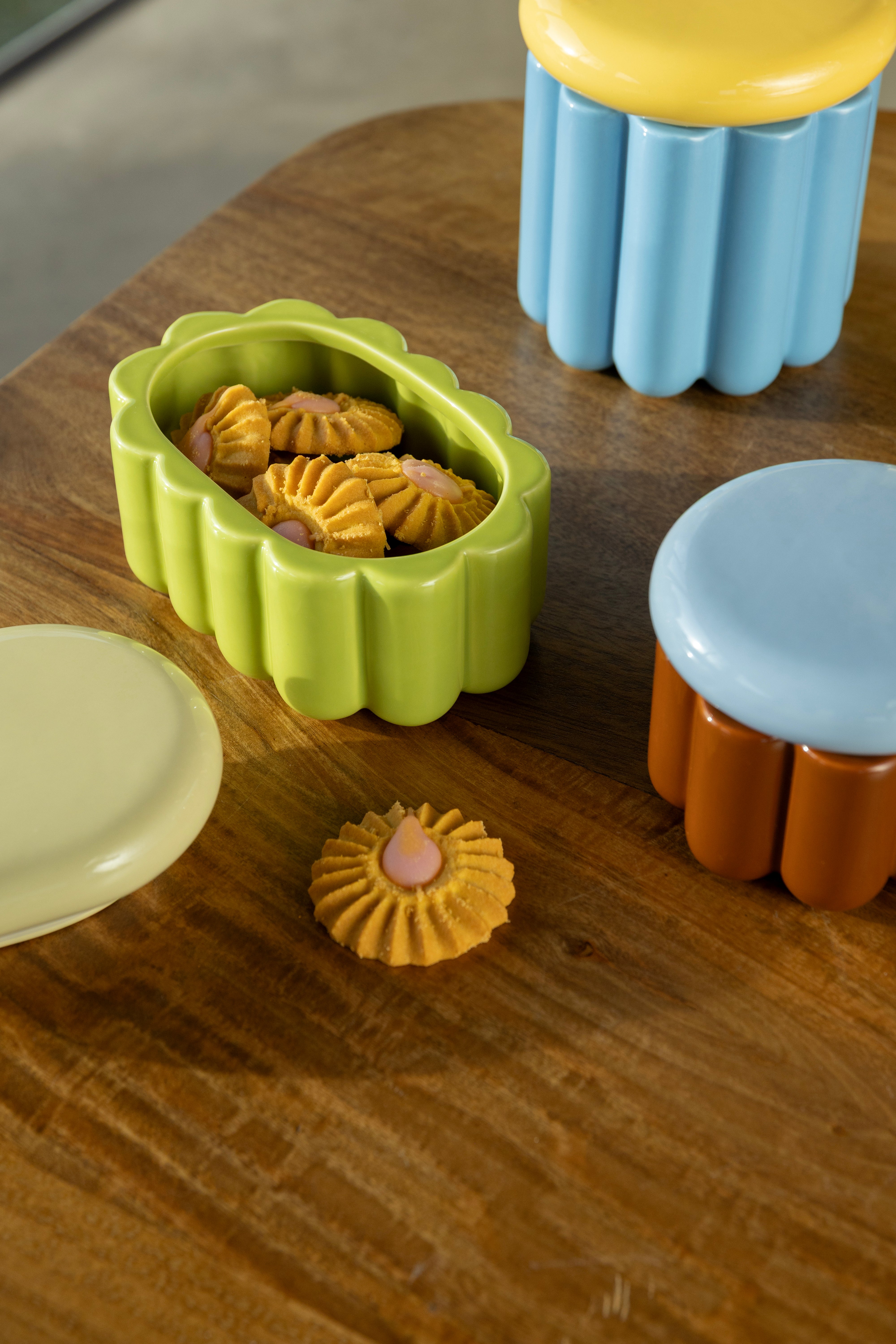 CHARLO container green with yellow lid