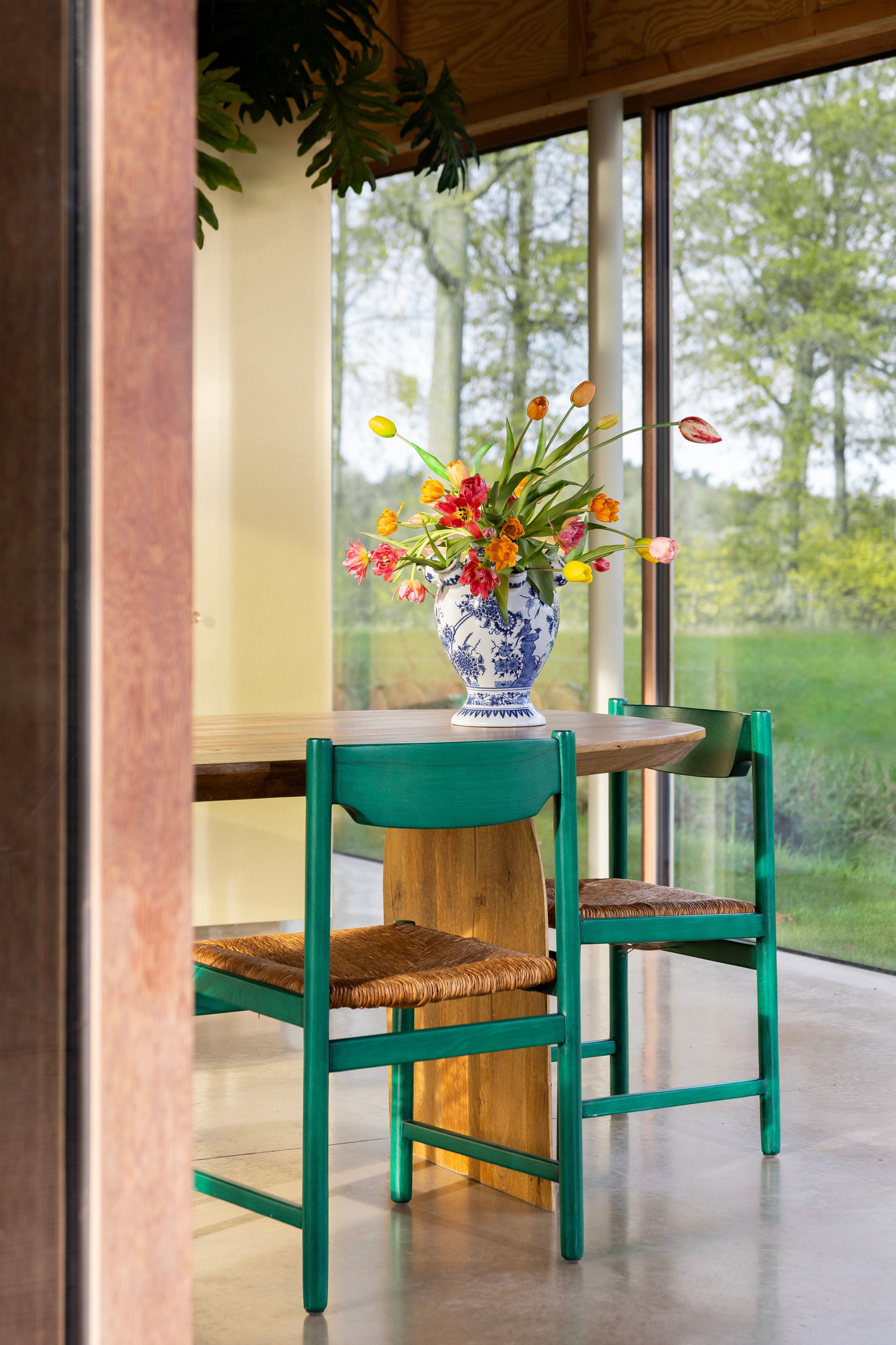 Vase TULIP CASCADE weiß mit Blau