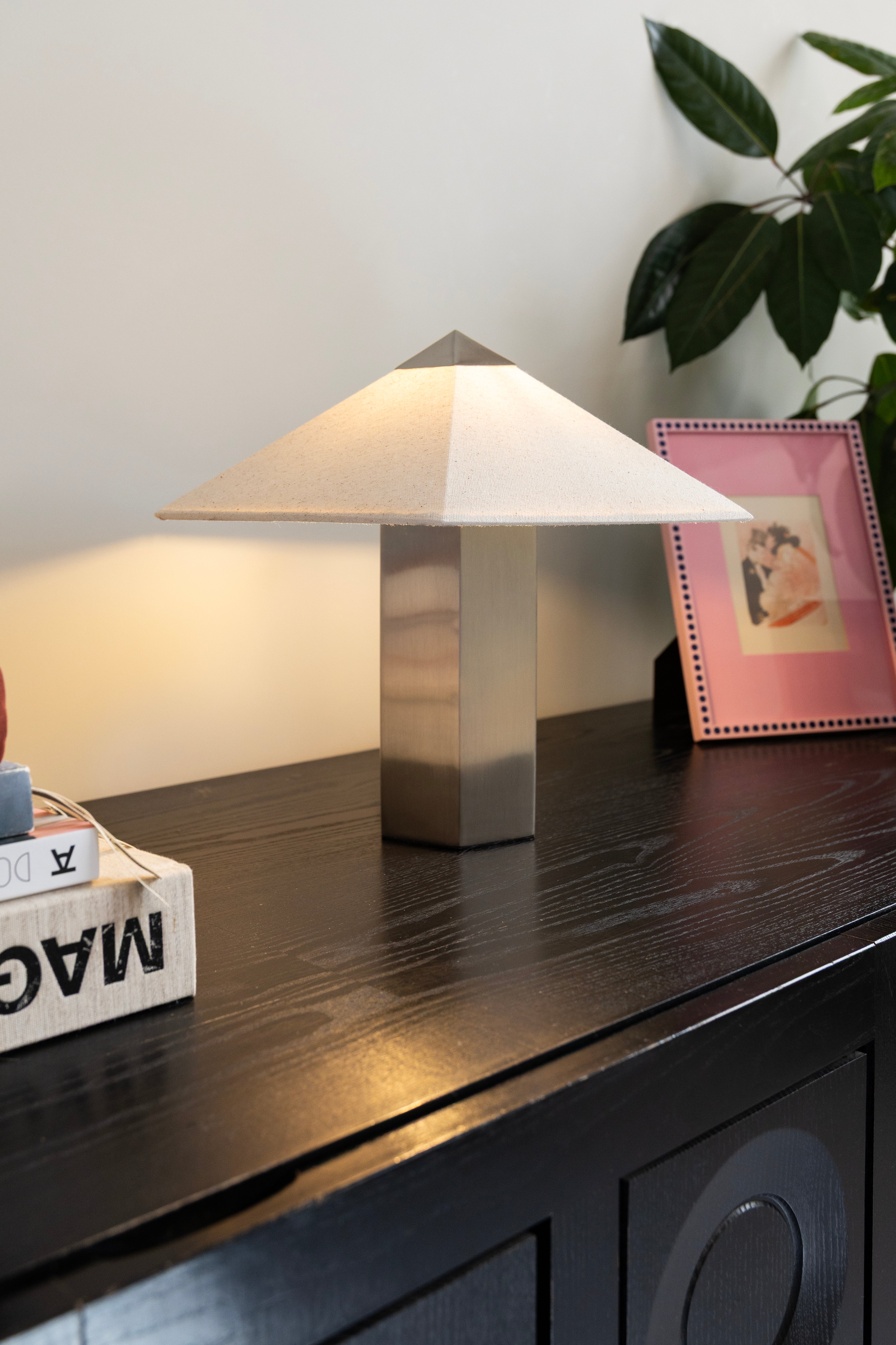 Tischlampe PHIRA silber mit Leinen-Schirm