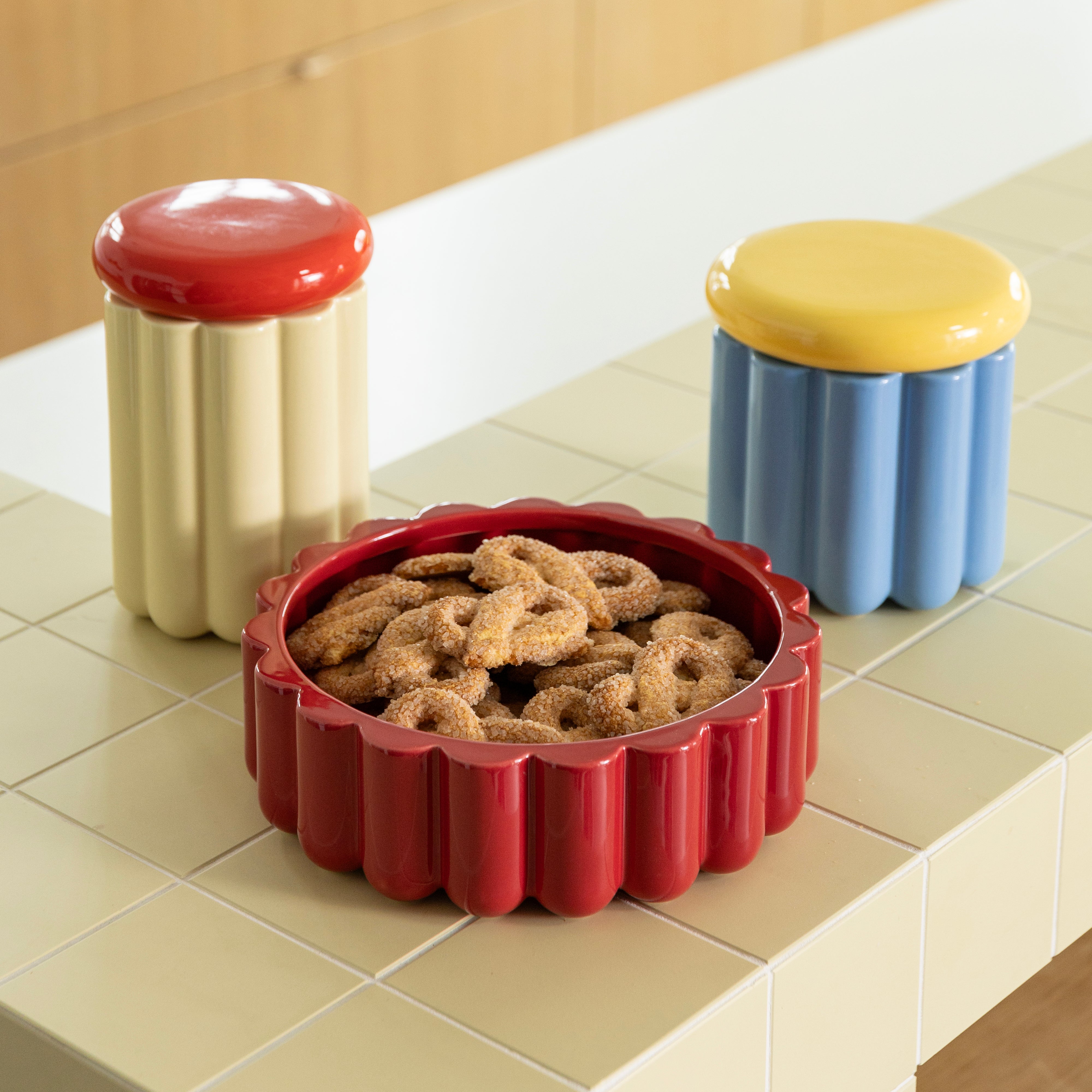 CHARLO container yellow with red lid