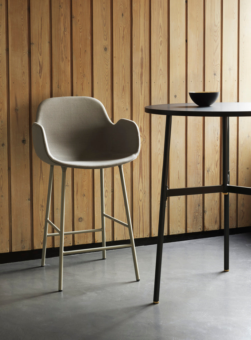 Bar chair upholstered with armrests of forms with a brown base