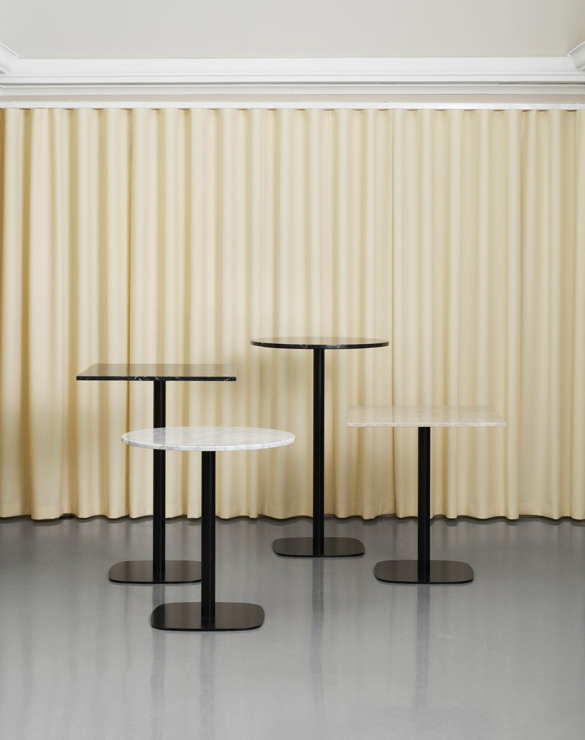 Couchtisch quadratische Form Marmor schwarzes Oberteil mit schwarzer Basis