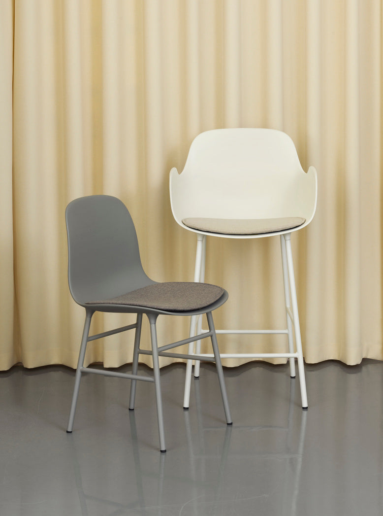 Bar chair with armrests white forms
