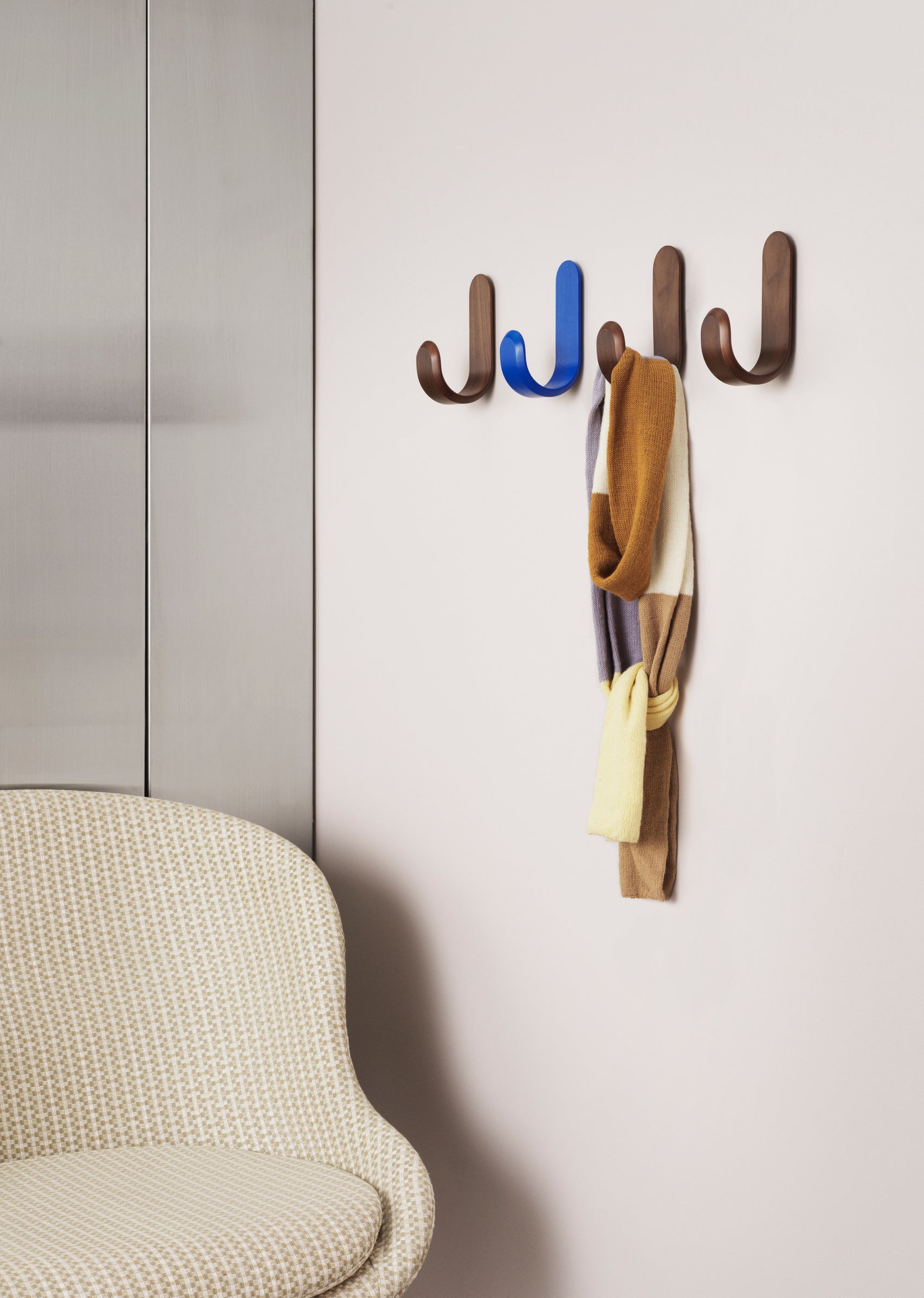 CURVE hanger blue ash veneer