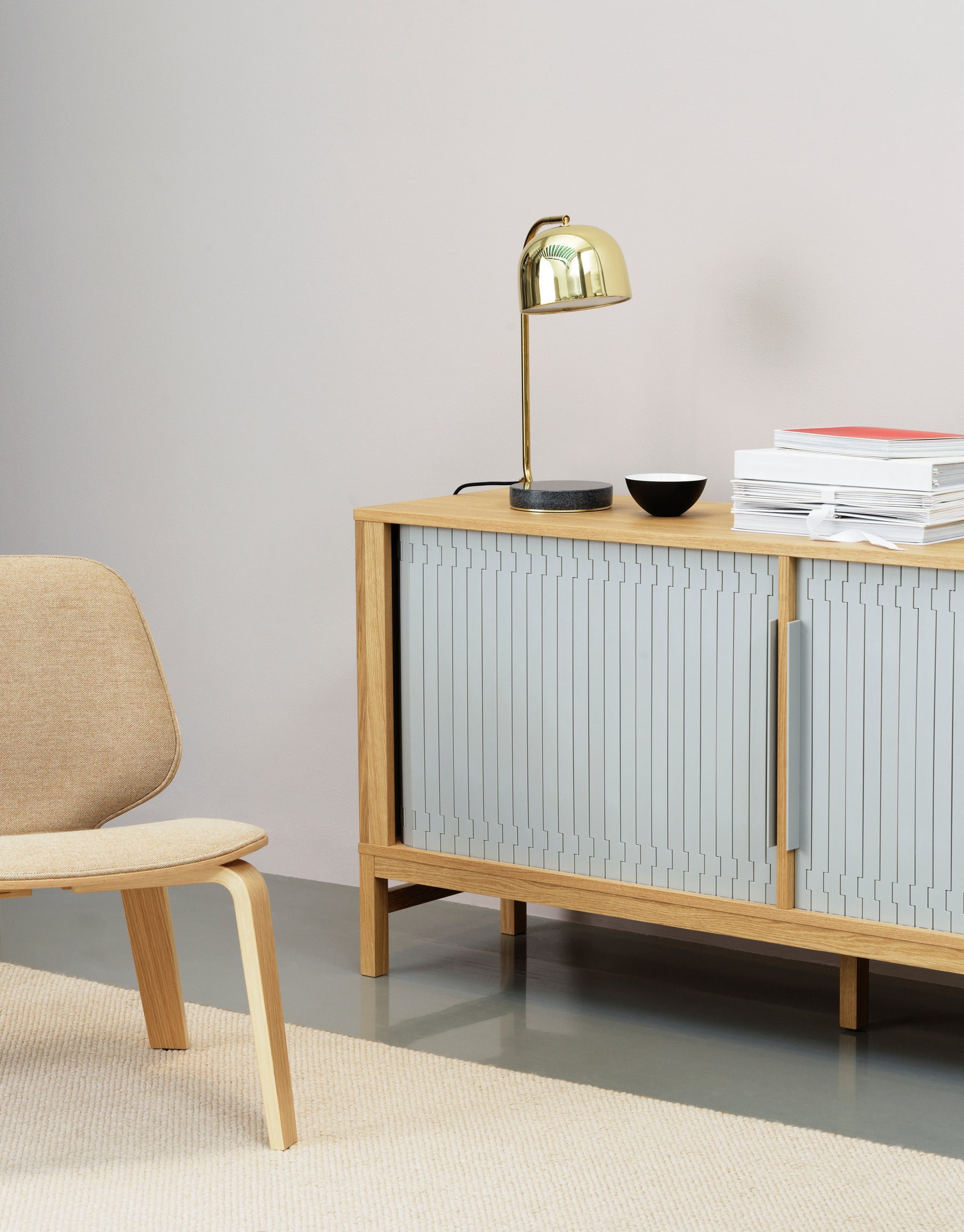 Jalousi dresser oak wood with a gray front