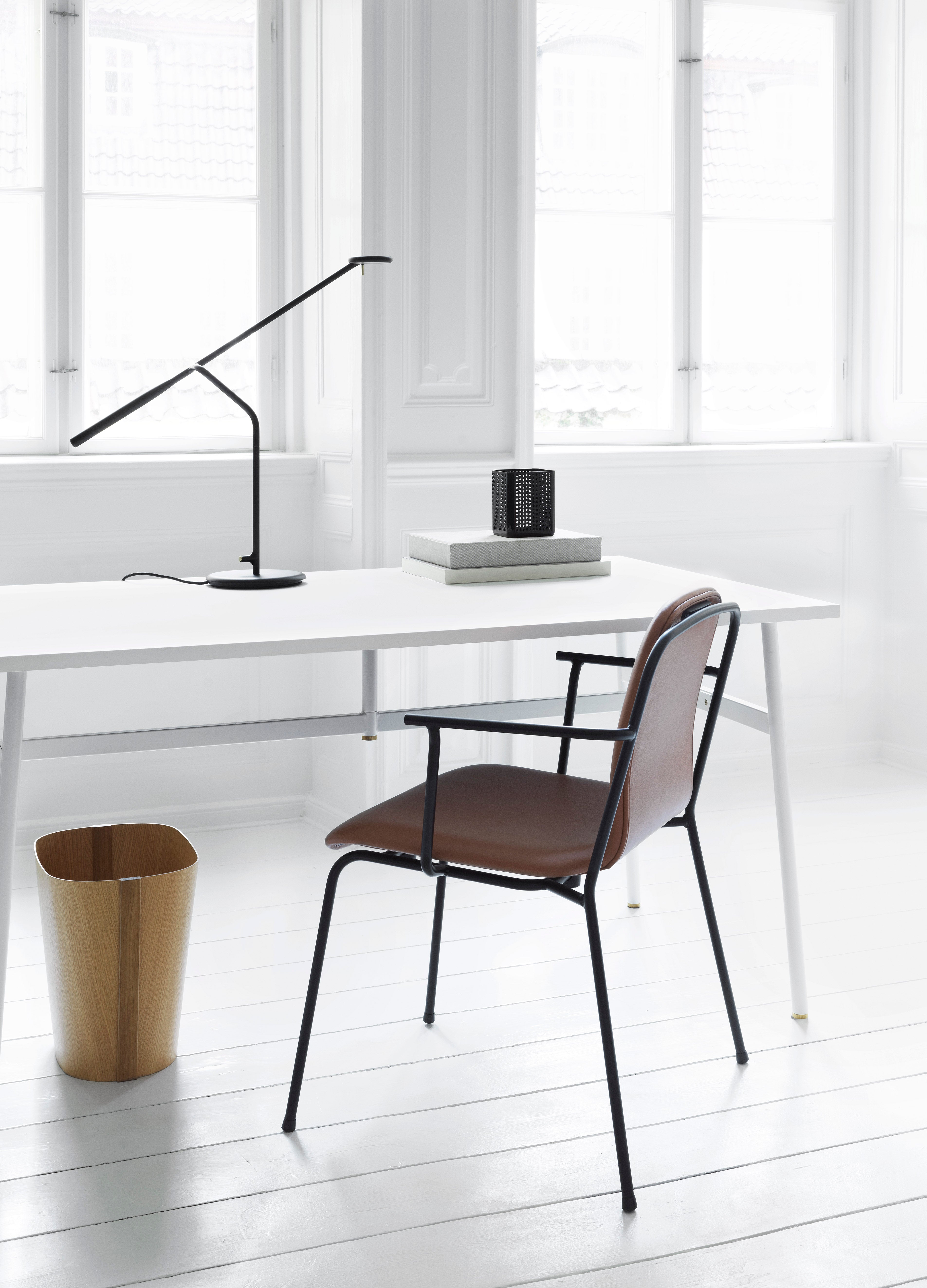 FLOW desk lamp black