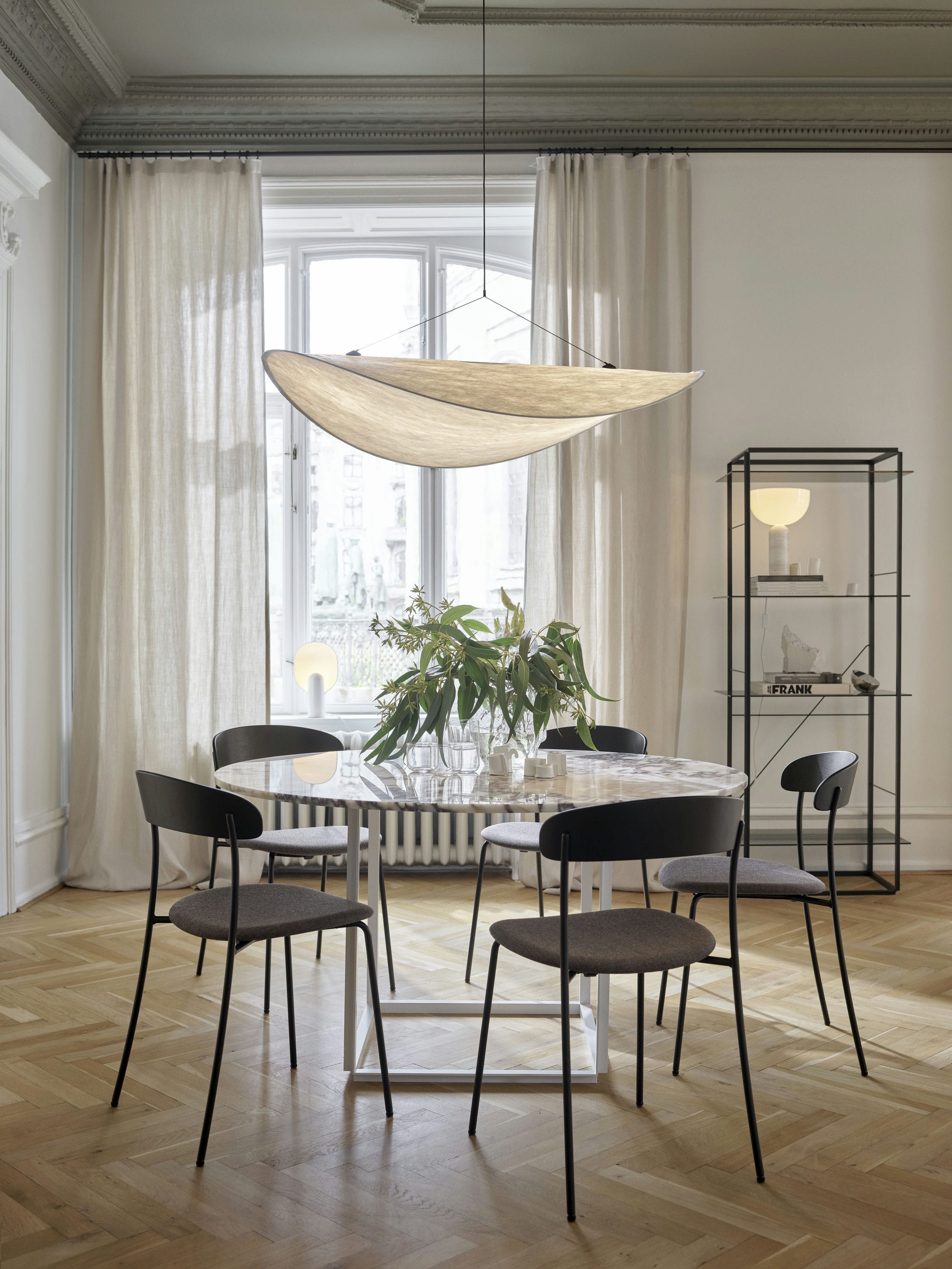 Round table Florence white and purple marble with white base