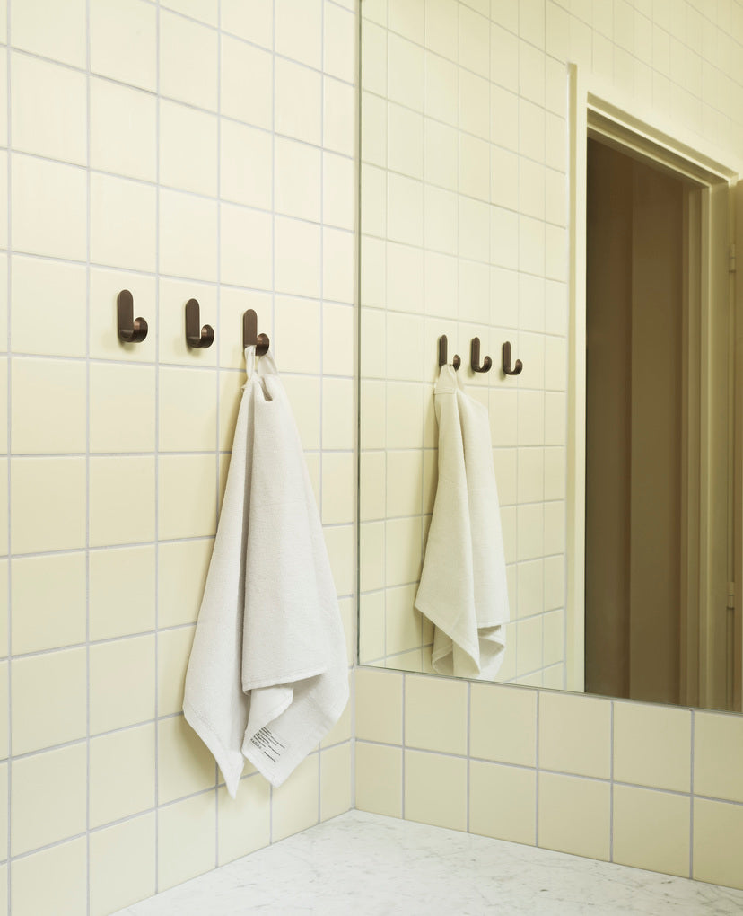 CURVE matte brown hanger set