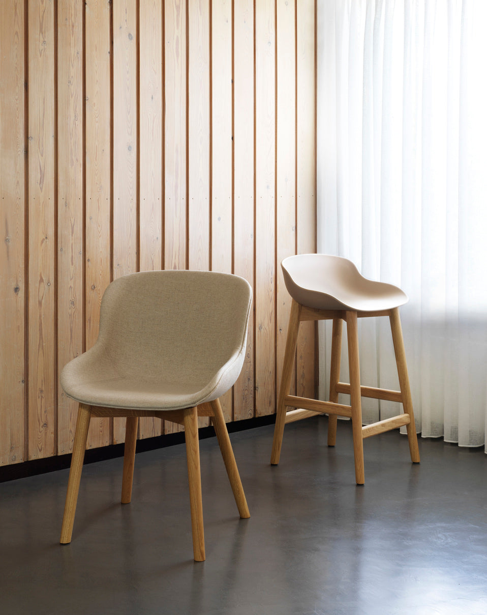 Hyg olive chair with a natural oak base