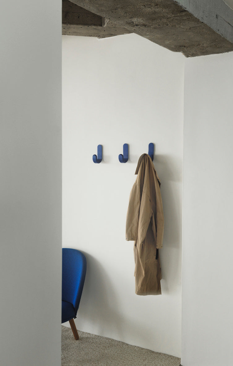 CURVE hanger blue ash veneer
