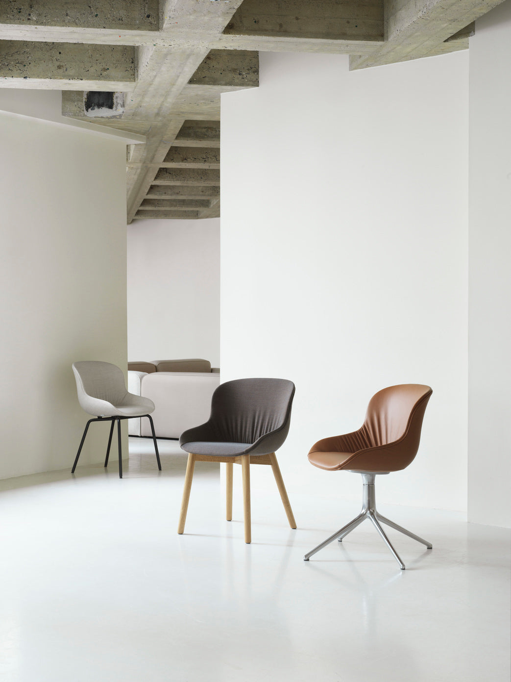 Hyg Comfort Stuhl mit einer schwarzen Basis gepolstert