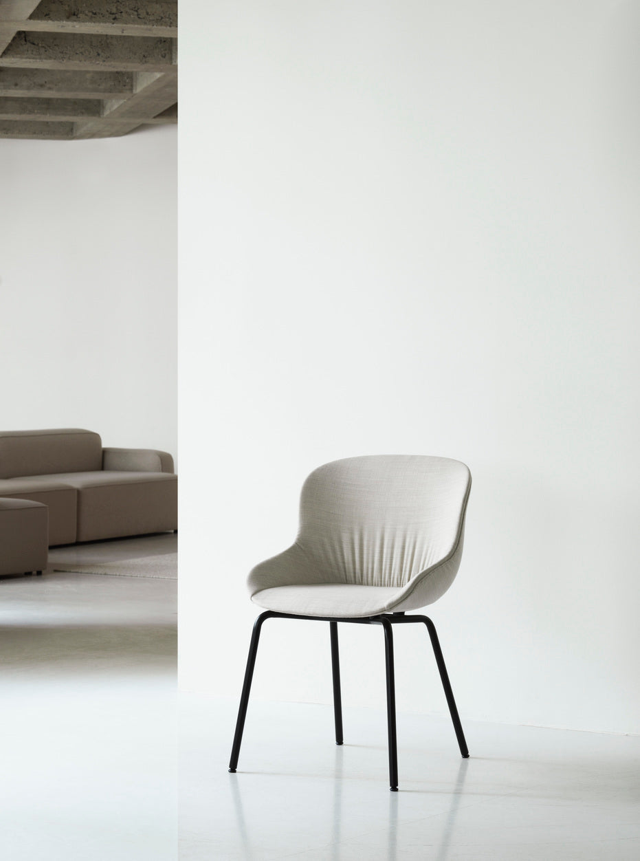 Hyg Comfort Stuhl mit einer schwarzen Basis gepolstert
