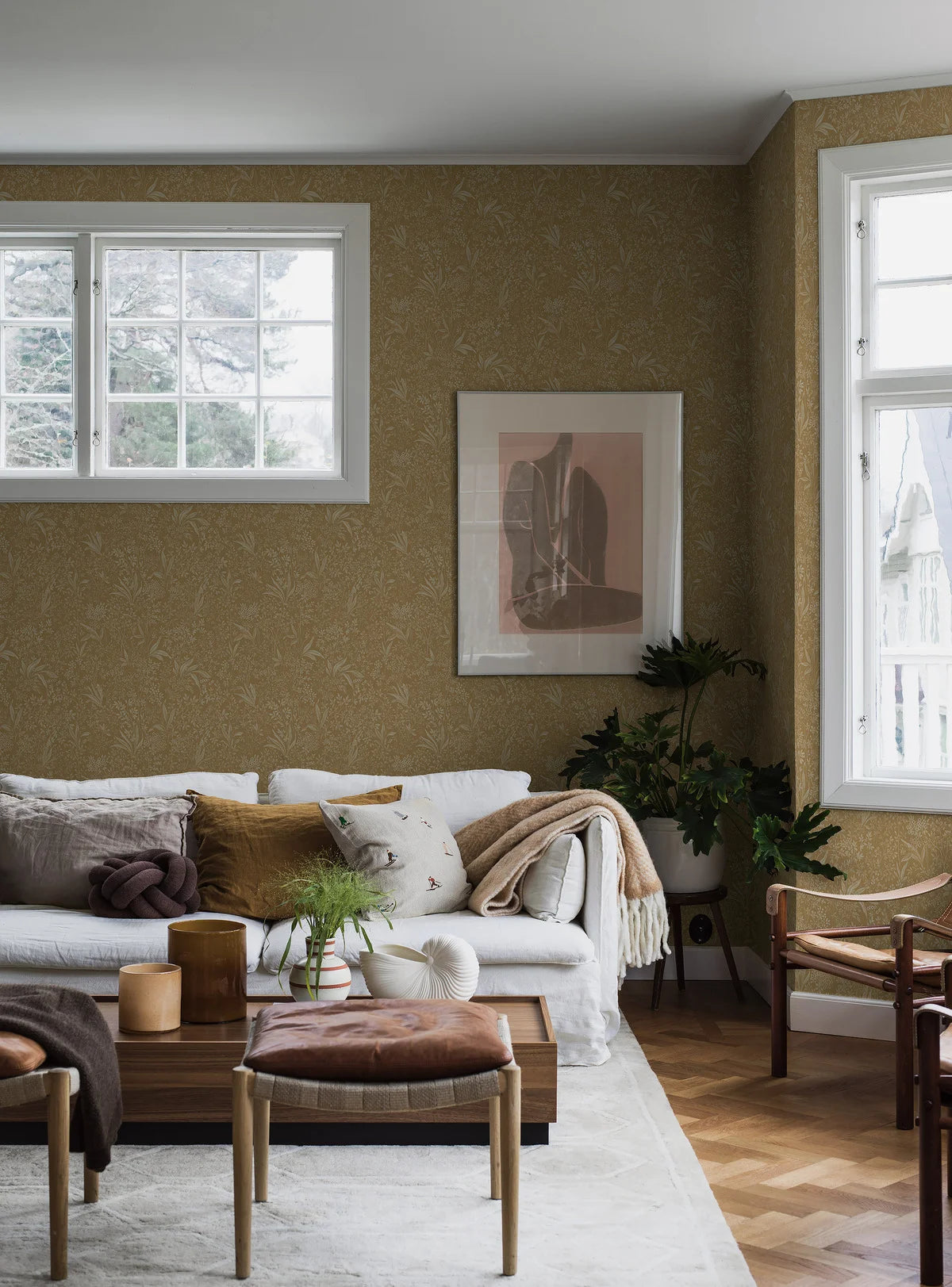 Vlies-Tapete mit pflanzlichem Muster NOCTURNE in Gold und Beige