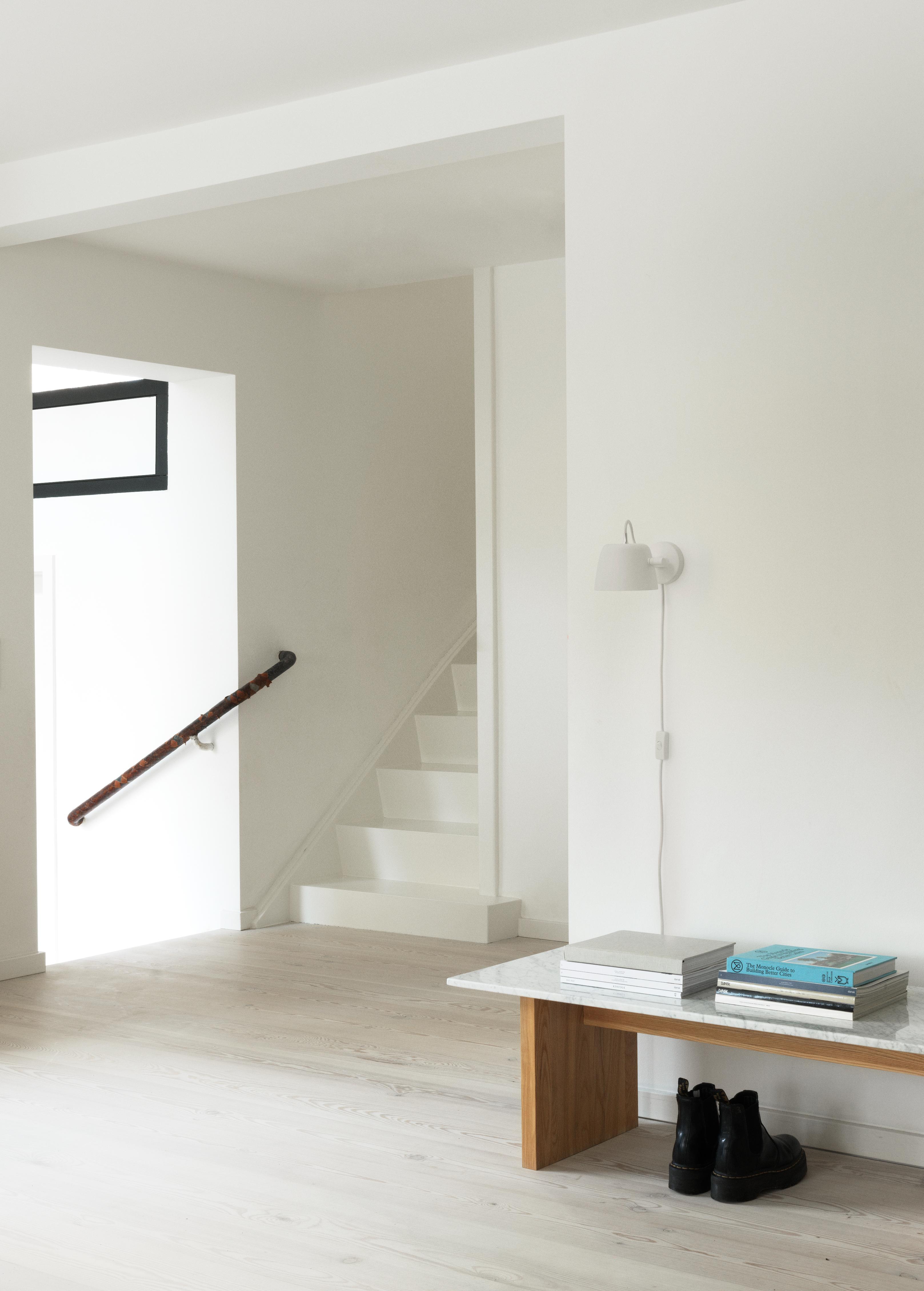 White TUB Wall Lamp