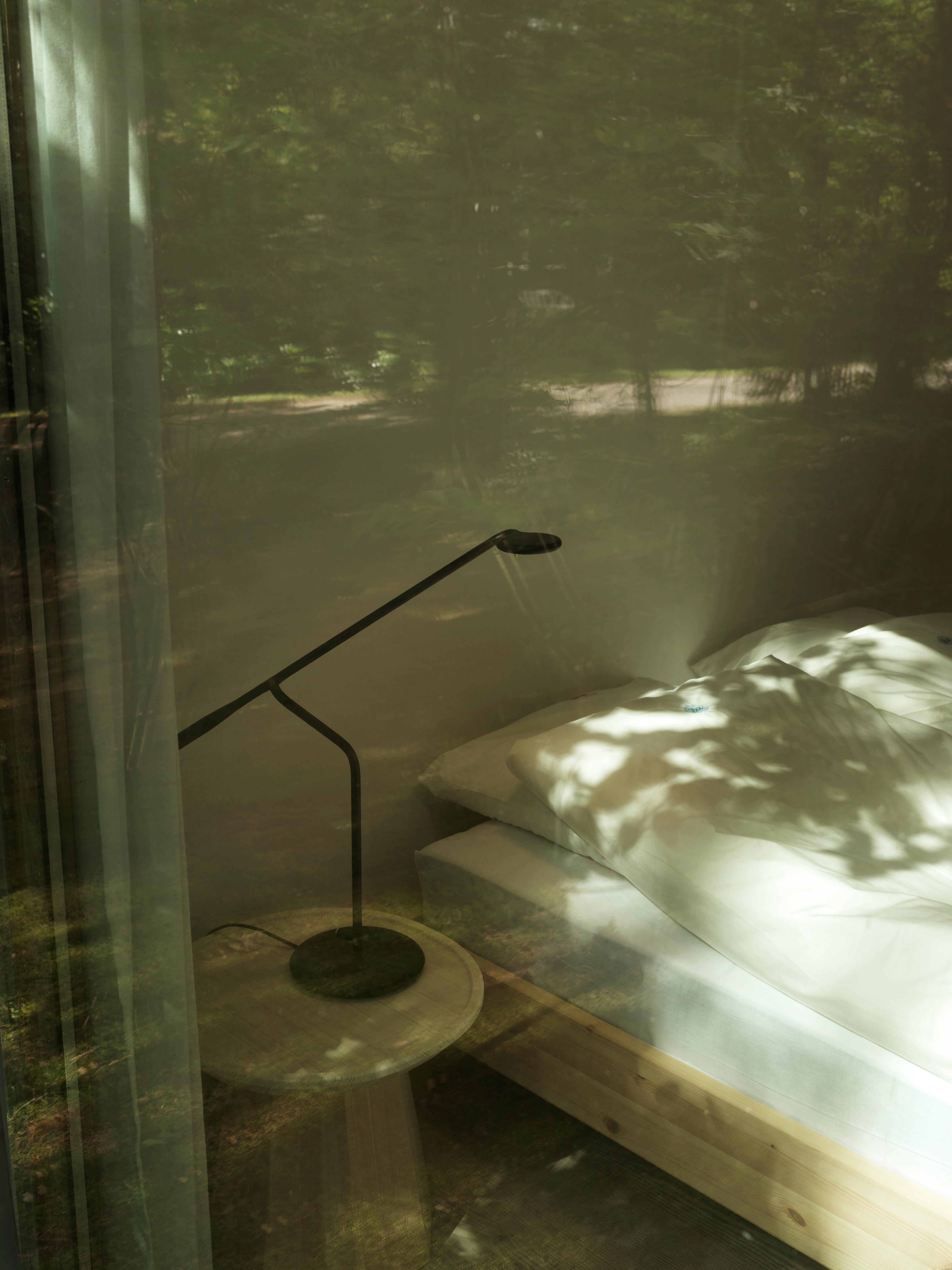 FLOW desk lamp black