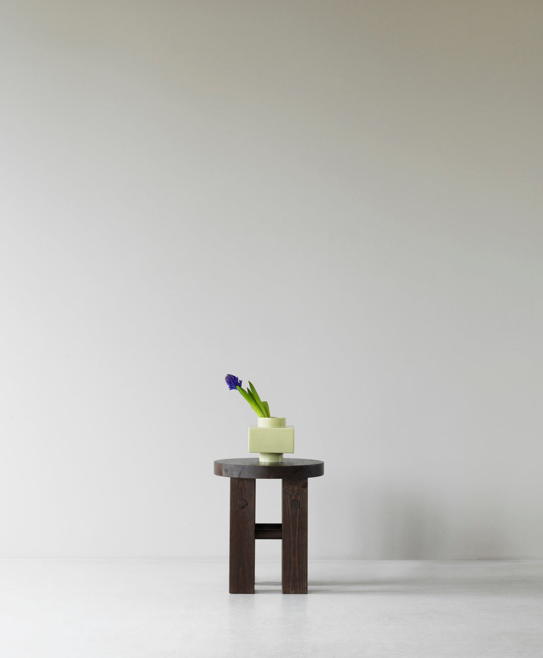 DEKO OBJECT sage green vase