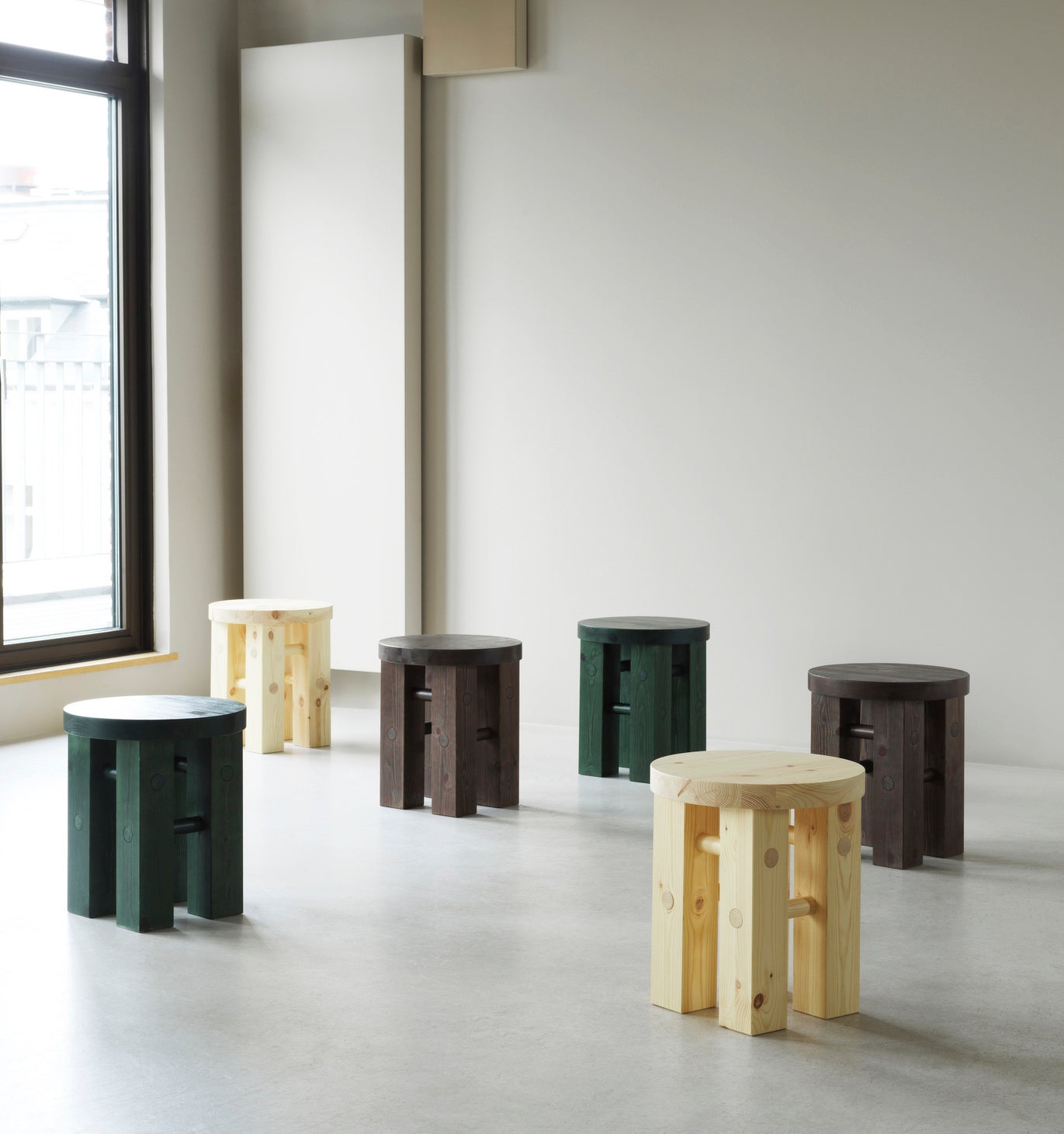 Dark green fyr stool