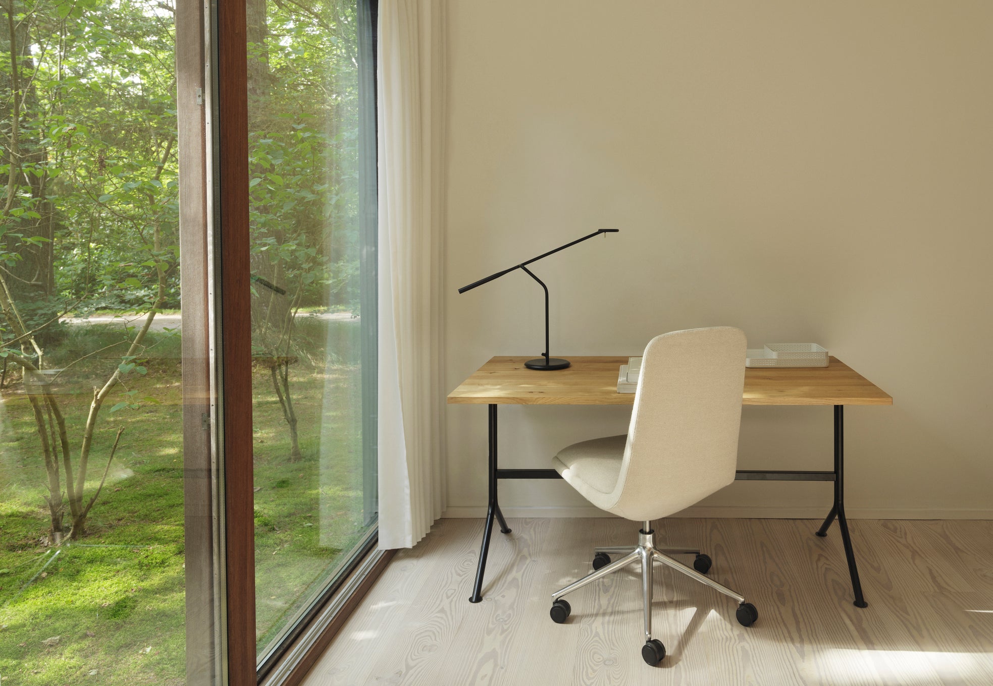 Kip Desk, natürliche Eiche mit einer grauen Basis
