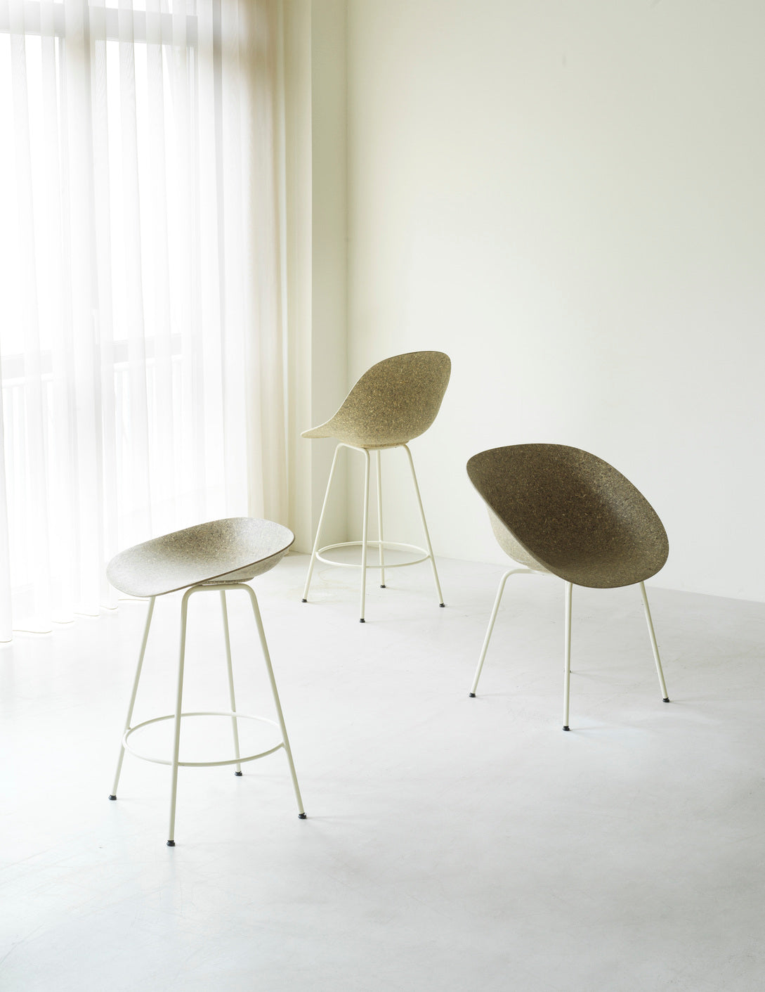 Bar chair with a beige mat with a black base