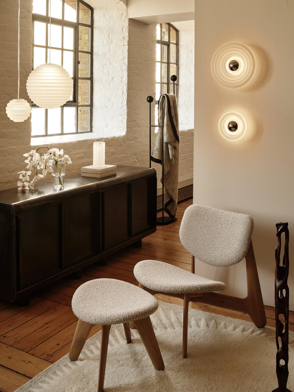 Hocker SLAB beige Boucle mit Eichenbasis