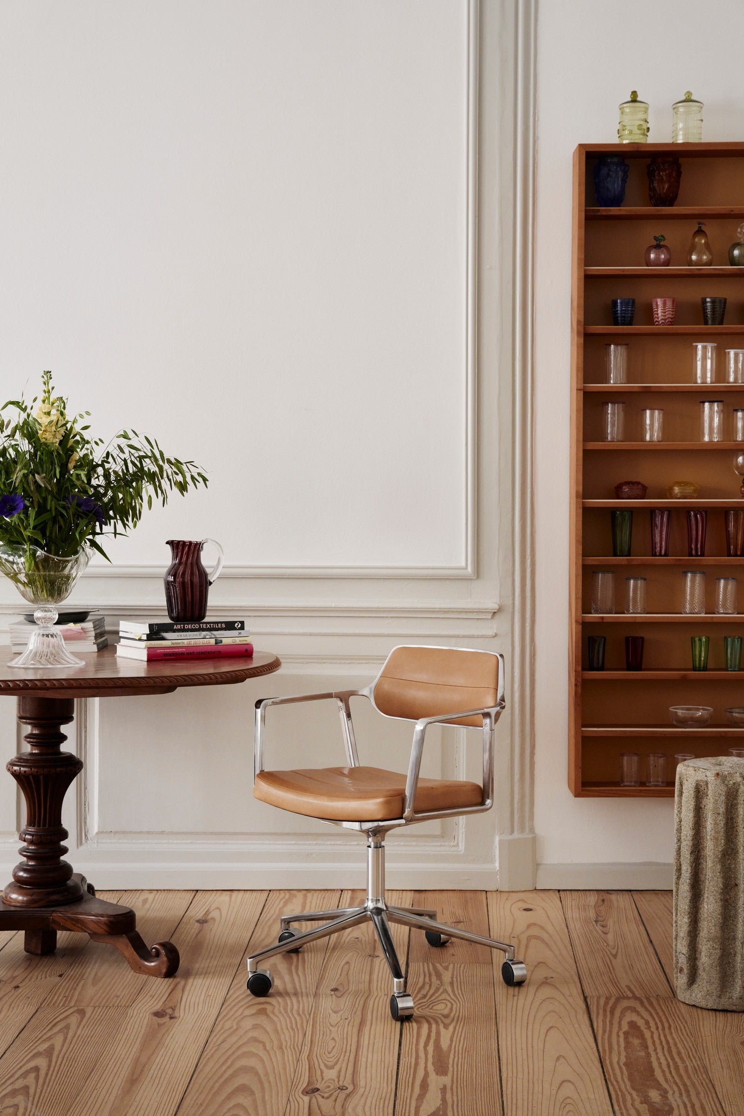 Office chair 453+ black leather with metal base