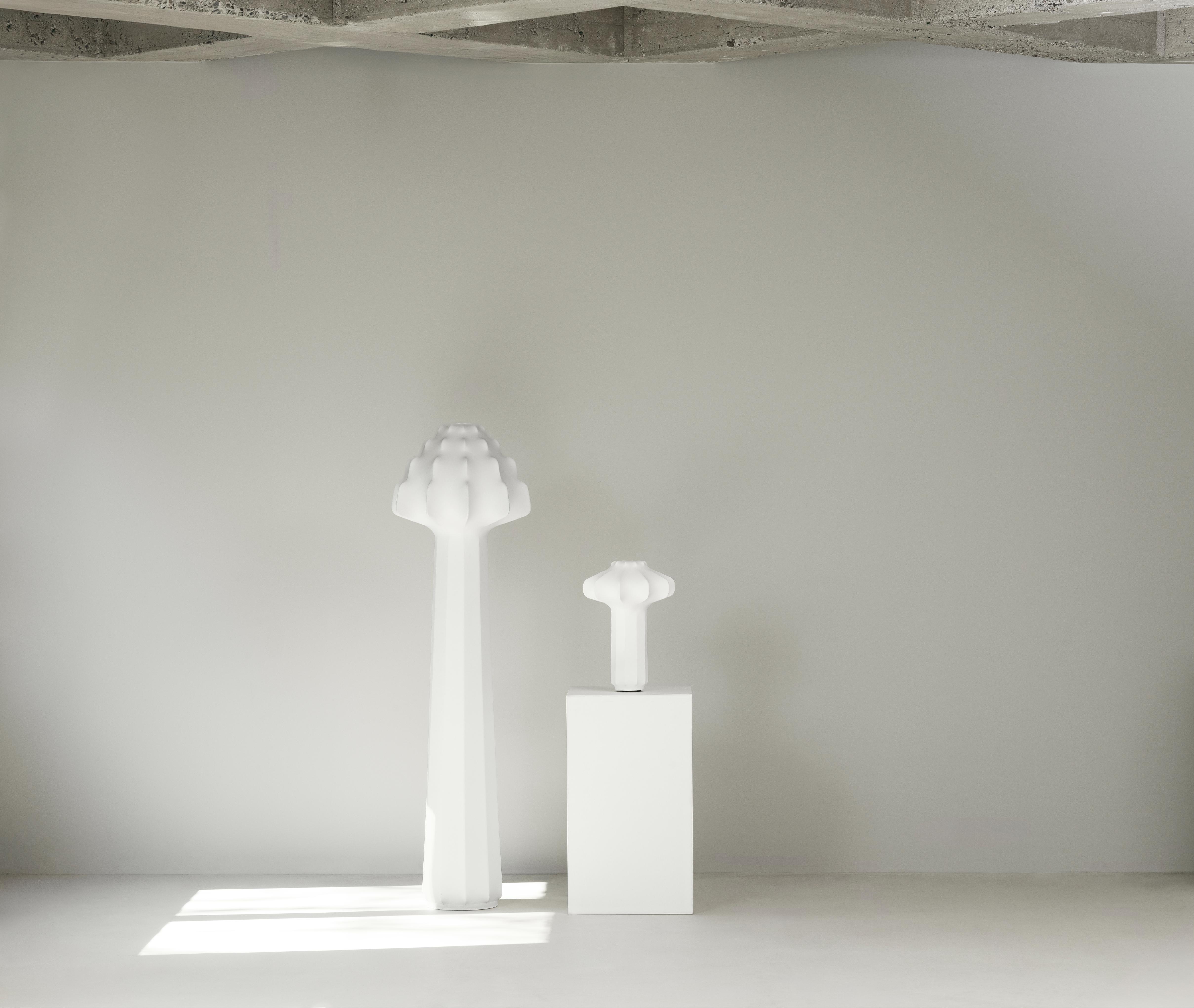 PHANTOM white table lamp