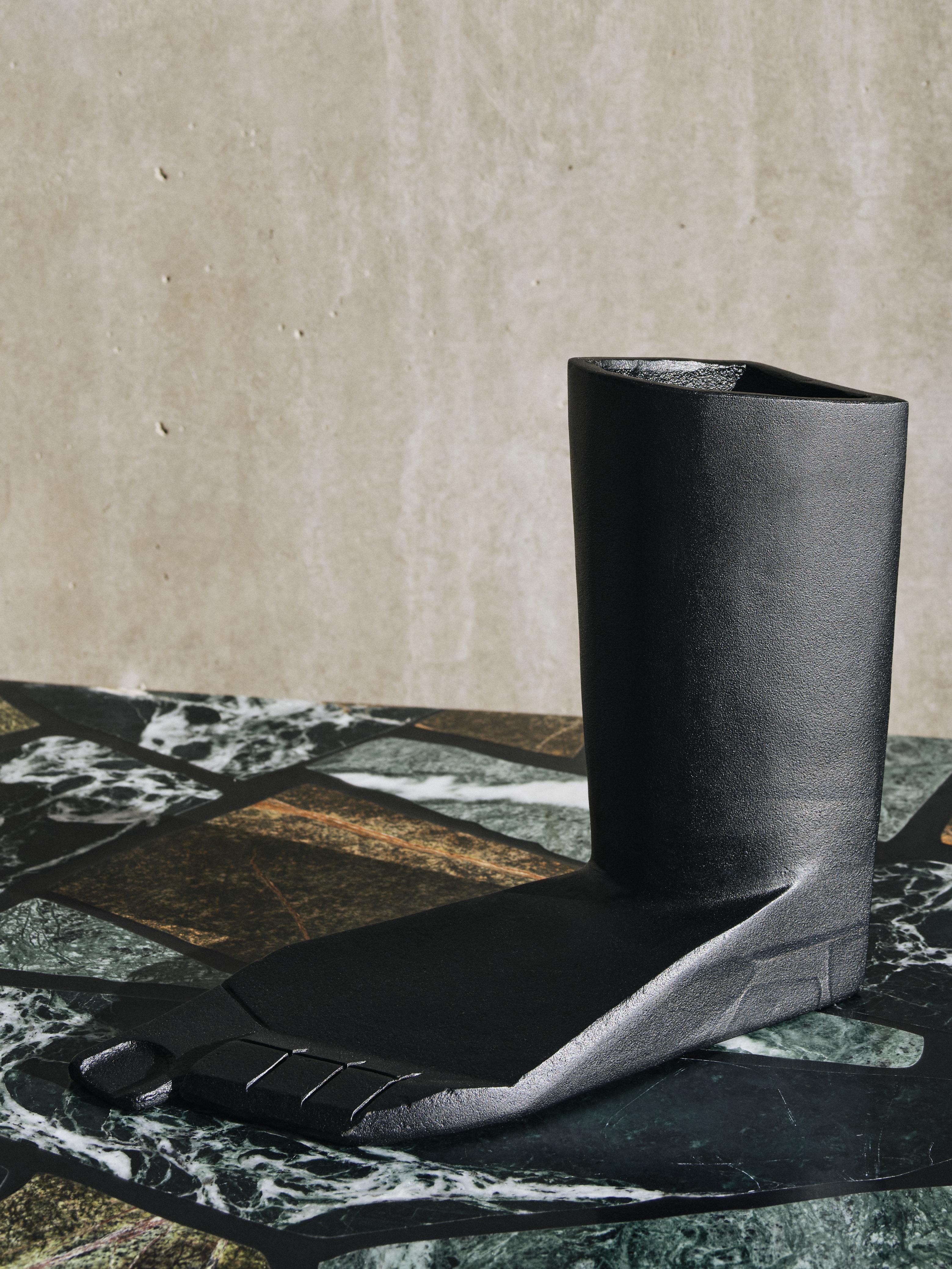CAST FOOT Decoration Black