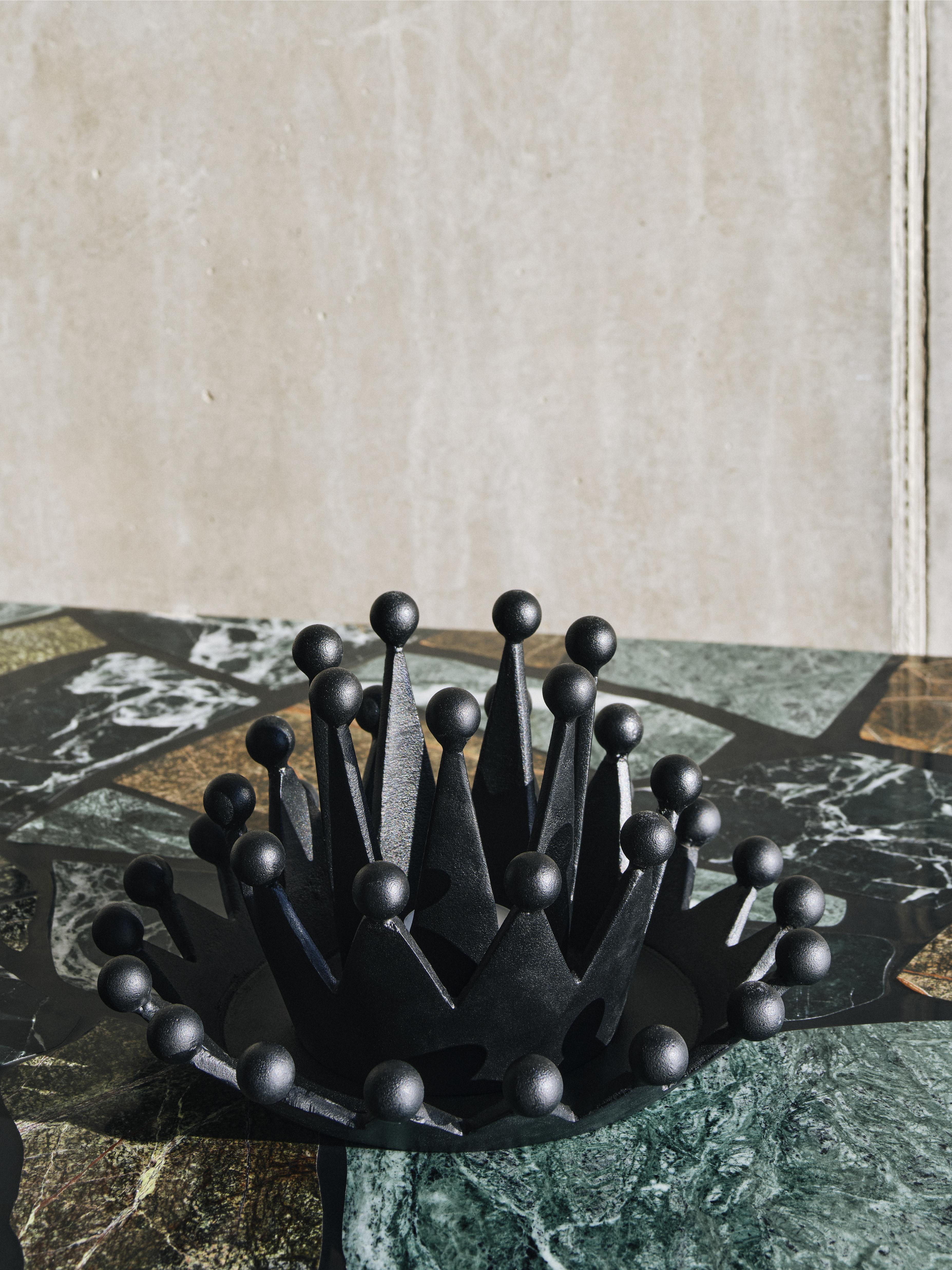 CAST CROWN Black Decoration