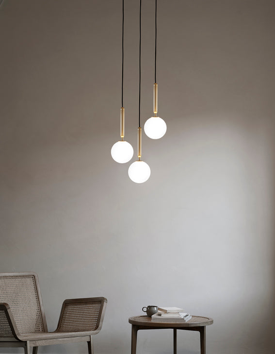 Pendelleuchte MIIRA 3 messing mit opalem Glas