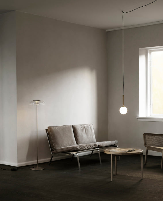 Pendelleuchte MIIRA aus Messing mit opalem Glas
