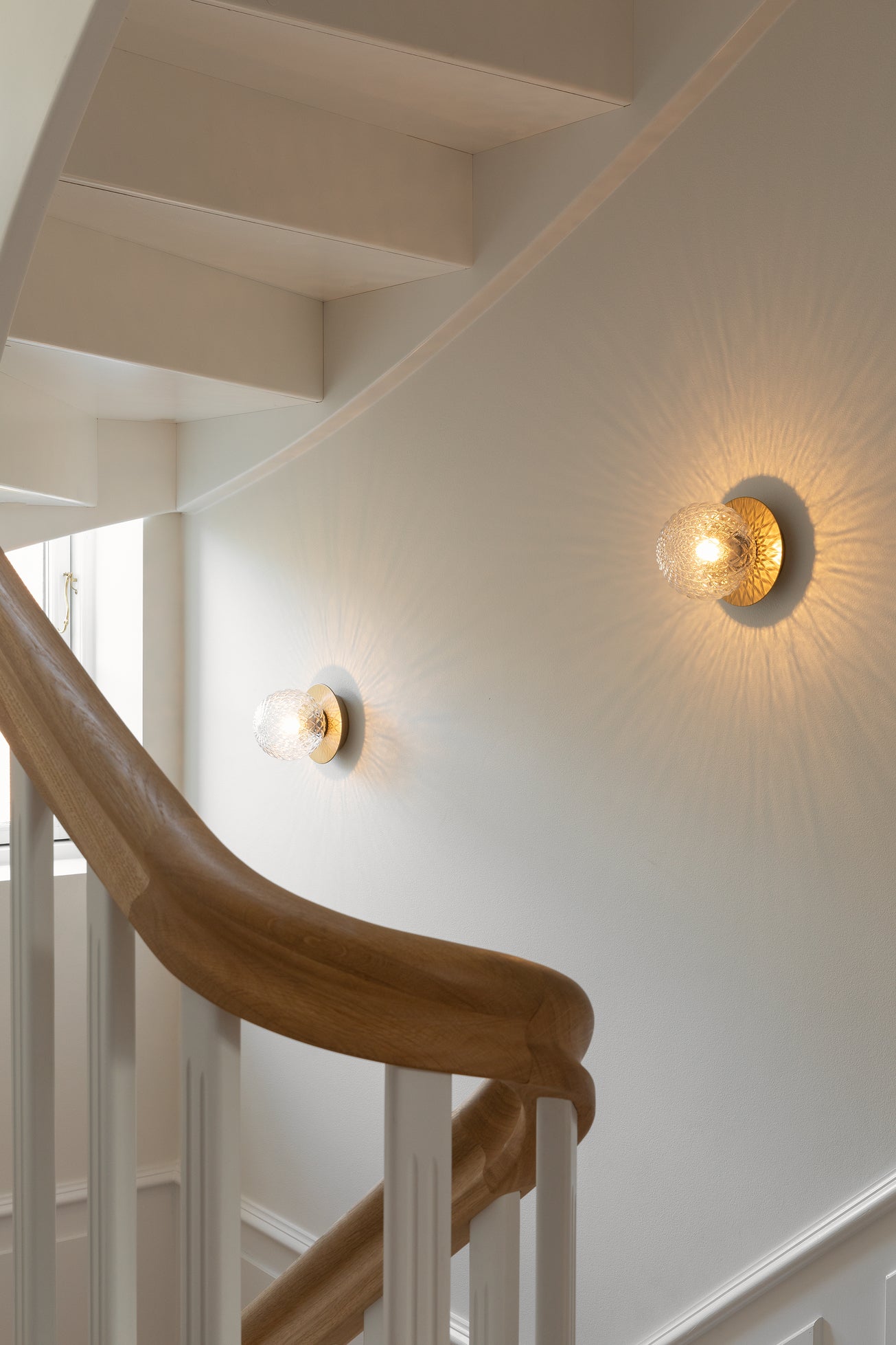 Wandlampe LIILA in Gold mit transparentem Glas