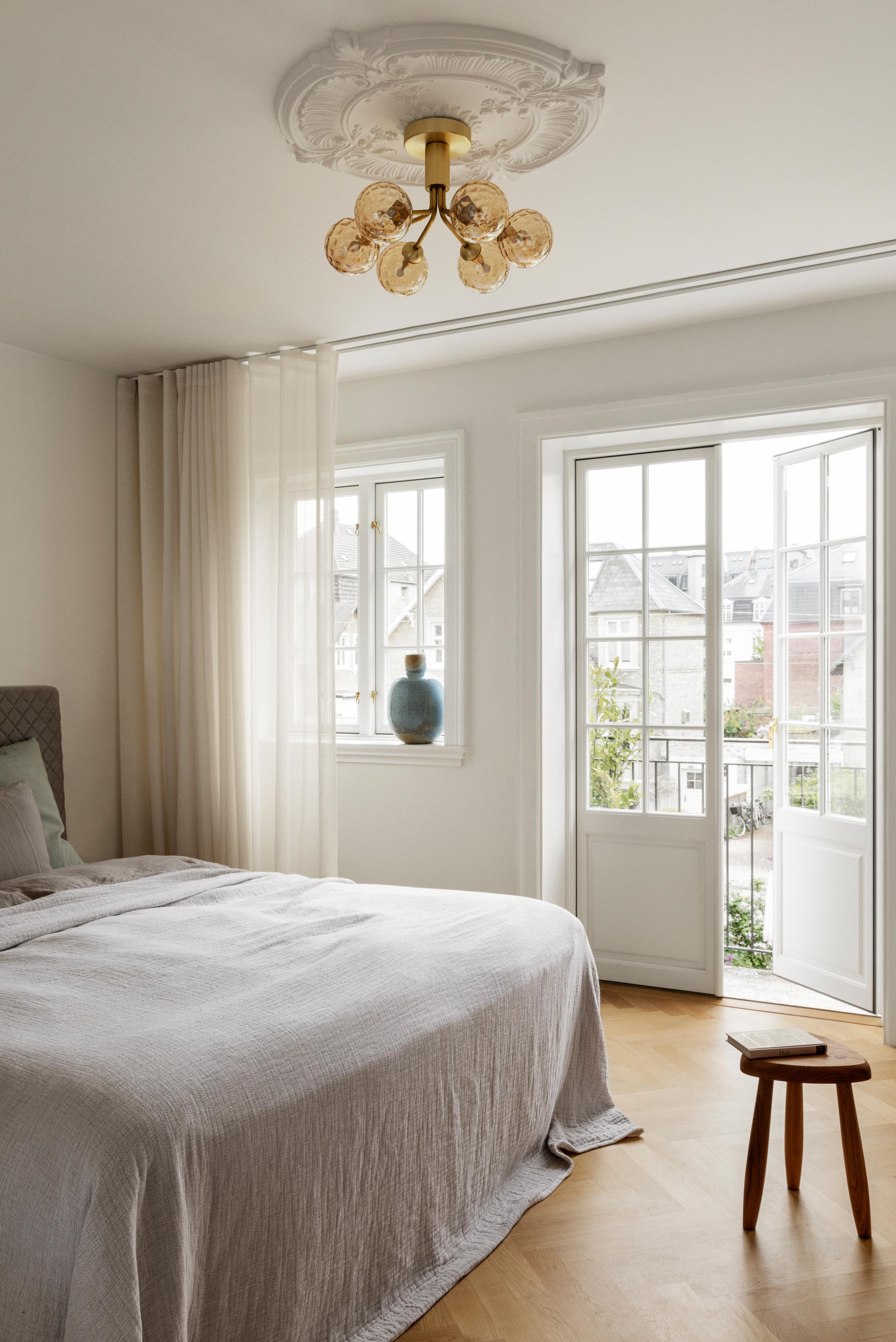 APIALES 6 Ceiling Lamp in Brass with Opal Glass [Antonina] [Amelia spr]