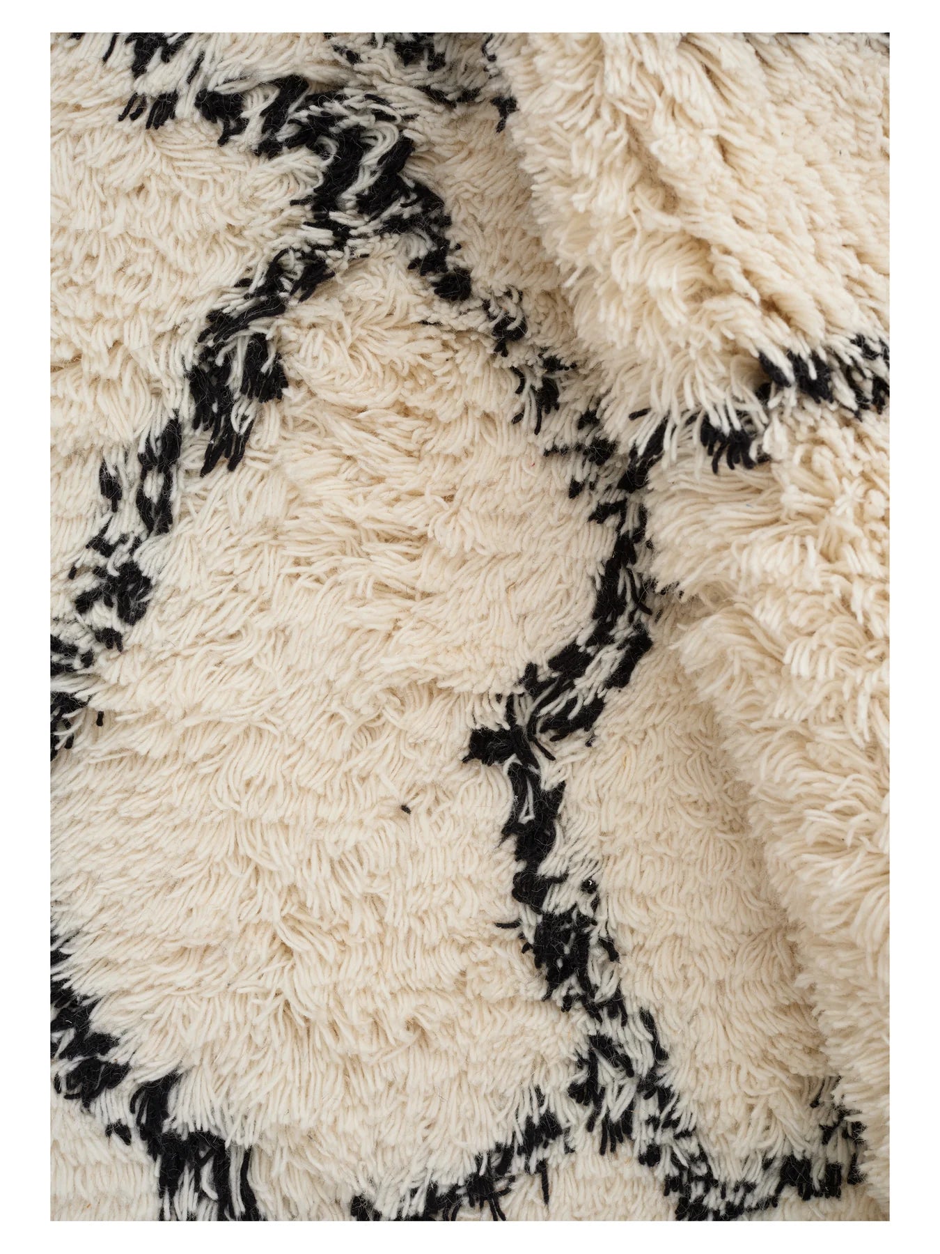 RUFFLE rug white with black pattern