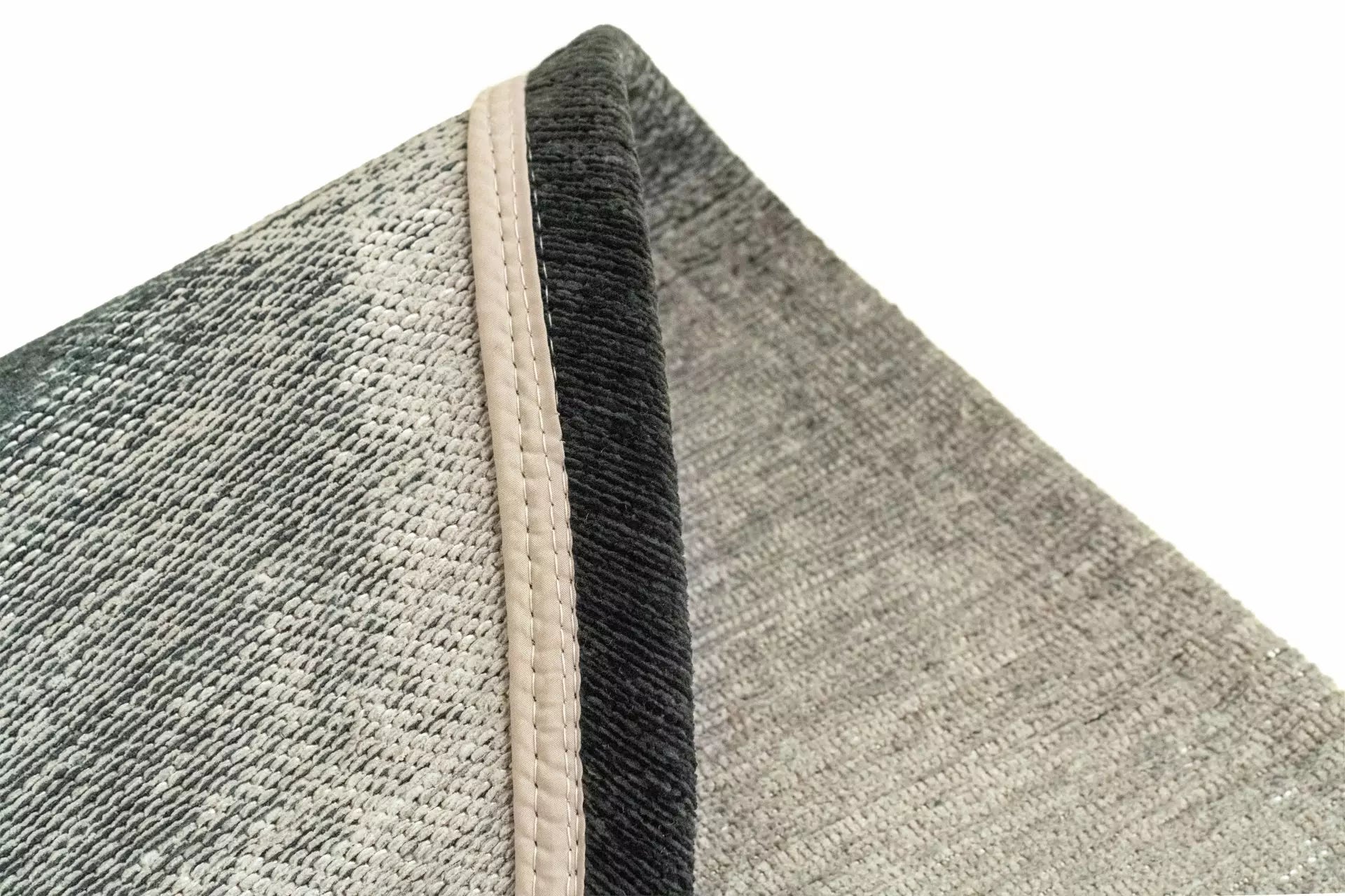 Ovaler Teppich AQUARELLE LEAF schwarz mit beige