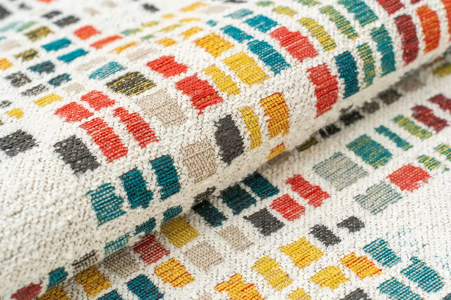 Teppich CUBIK beige mit buntem Muster