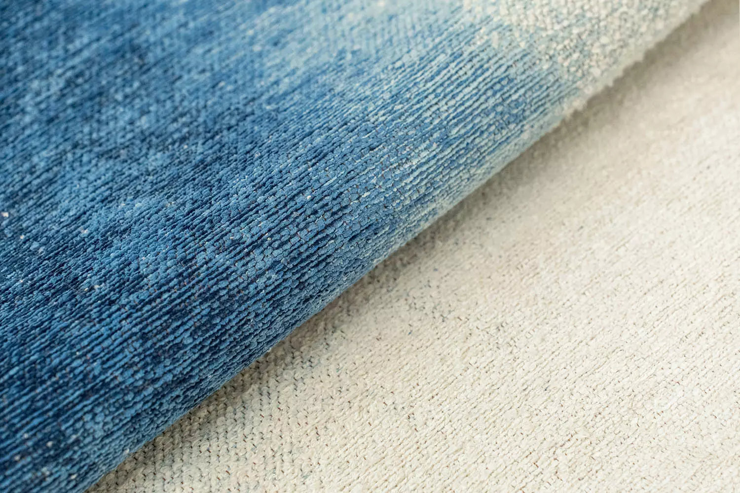 Runder Teppich DROP weiß mit Blau