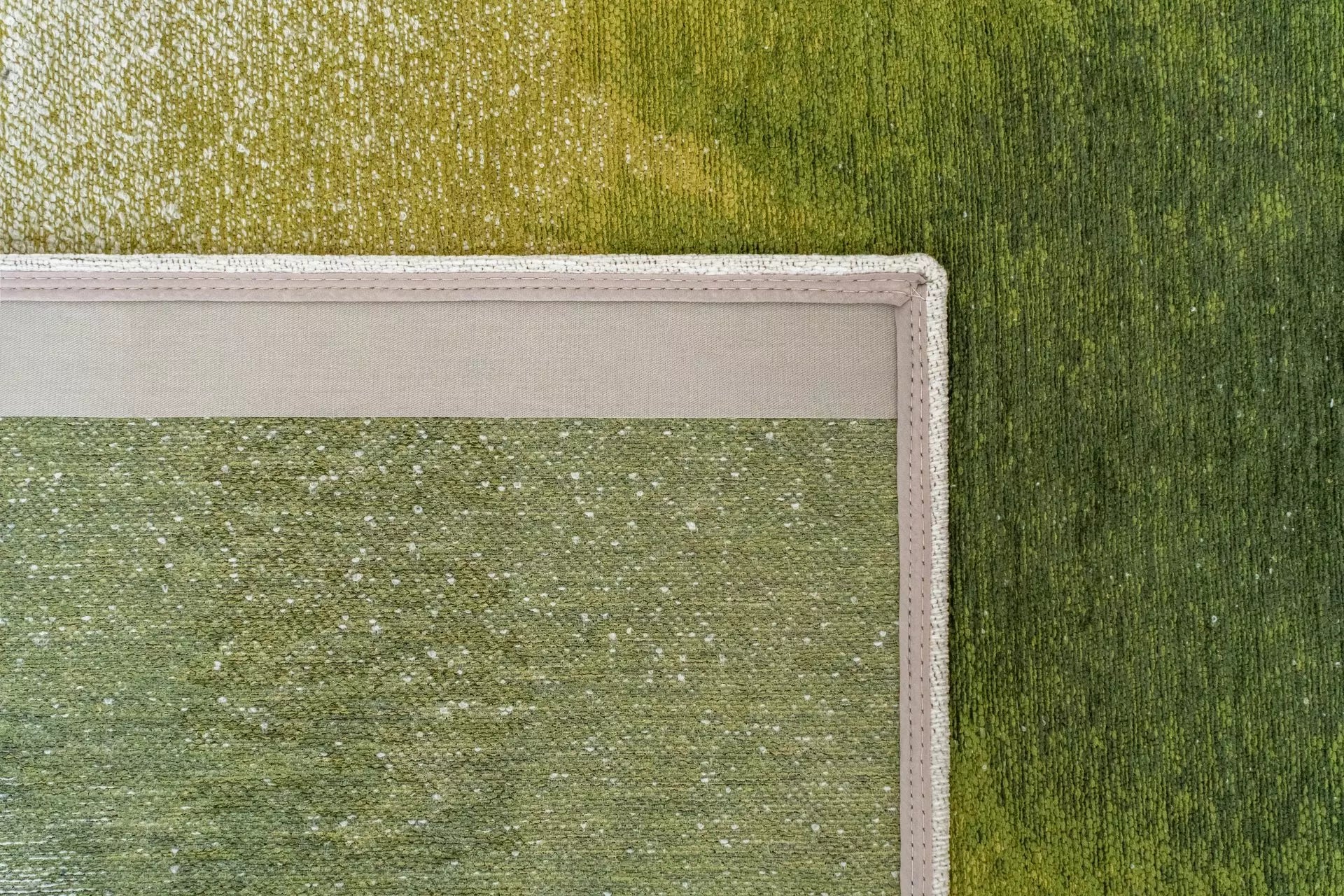 Teppich DROP weiß mit grünem