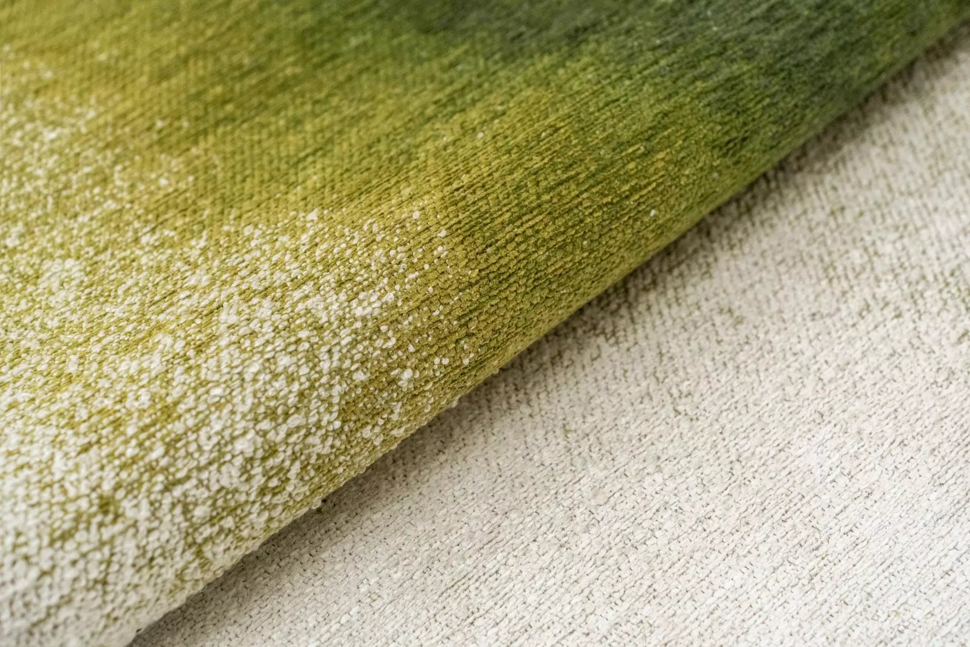 Teppich DROP weiß mit grünem