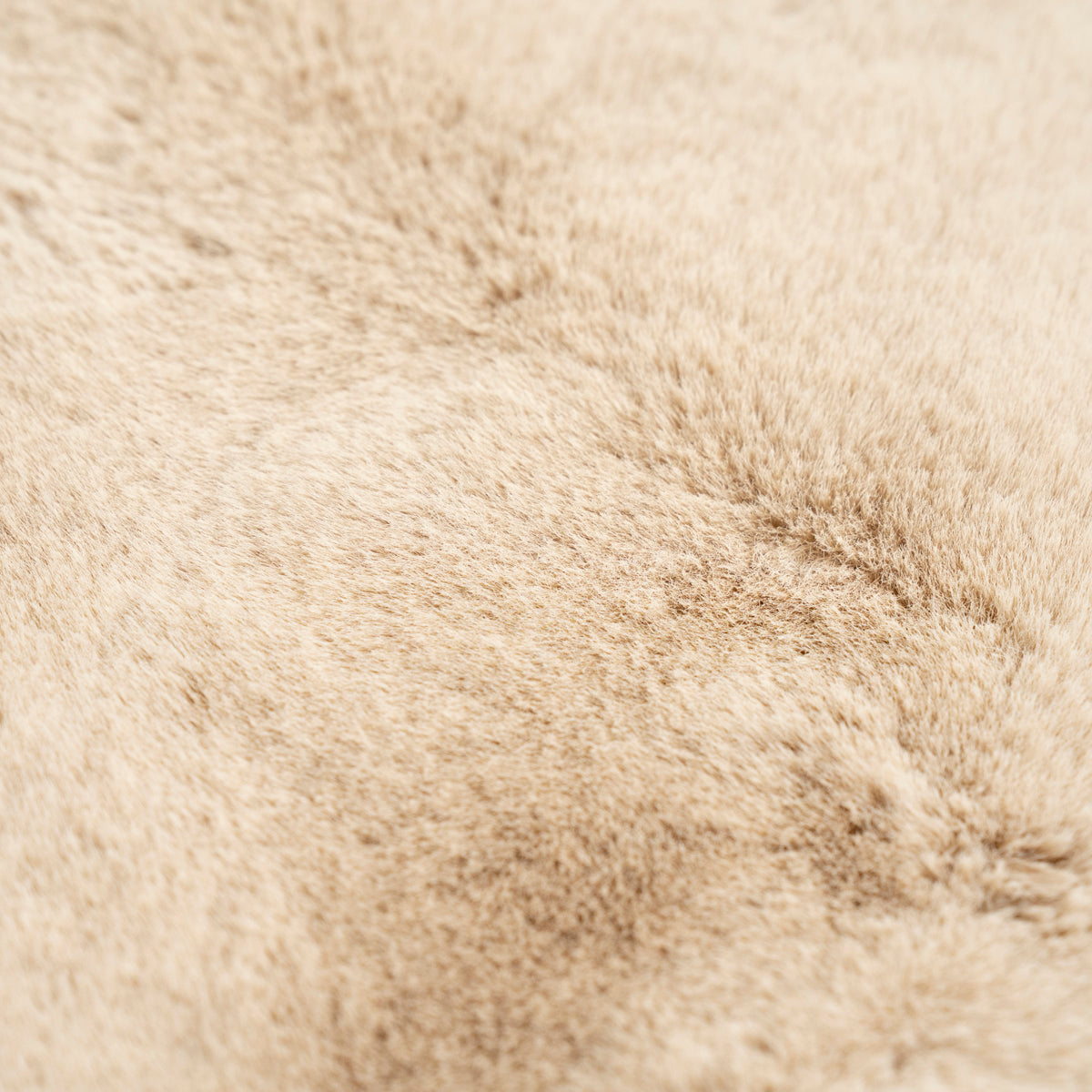 ZENA beige rug with long pile